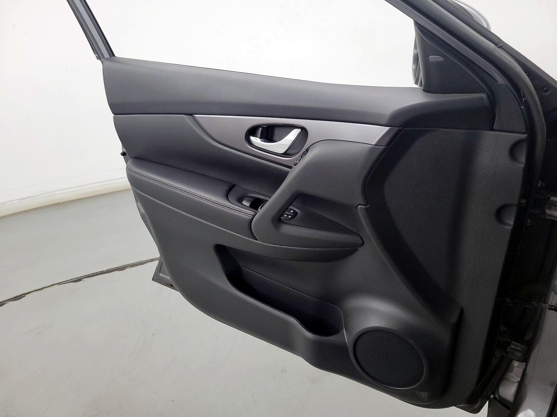 Thumbnail: 2016 Nissan Rogue - 12