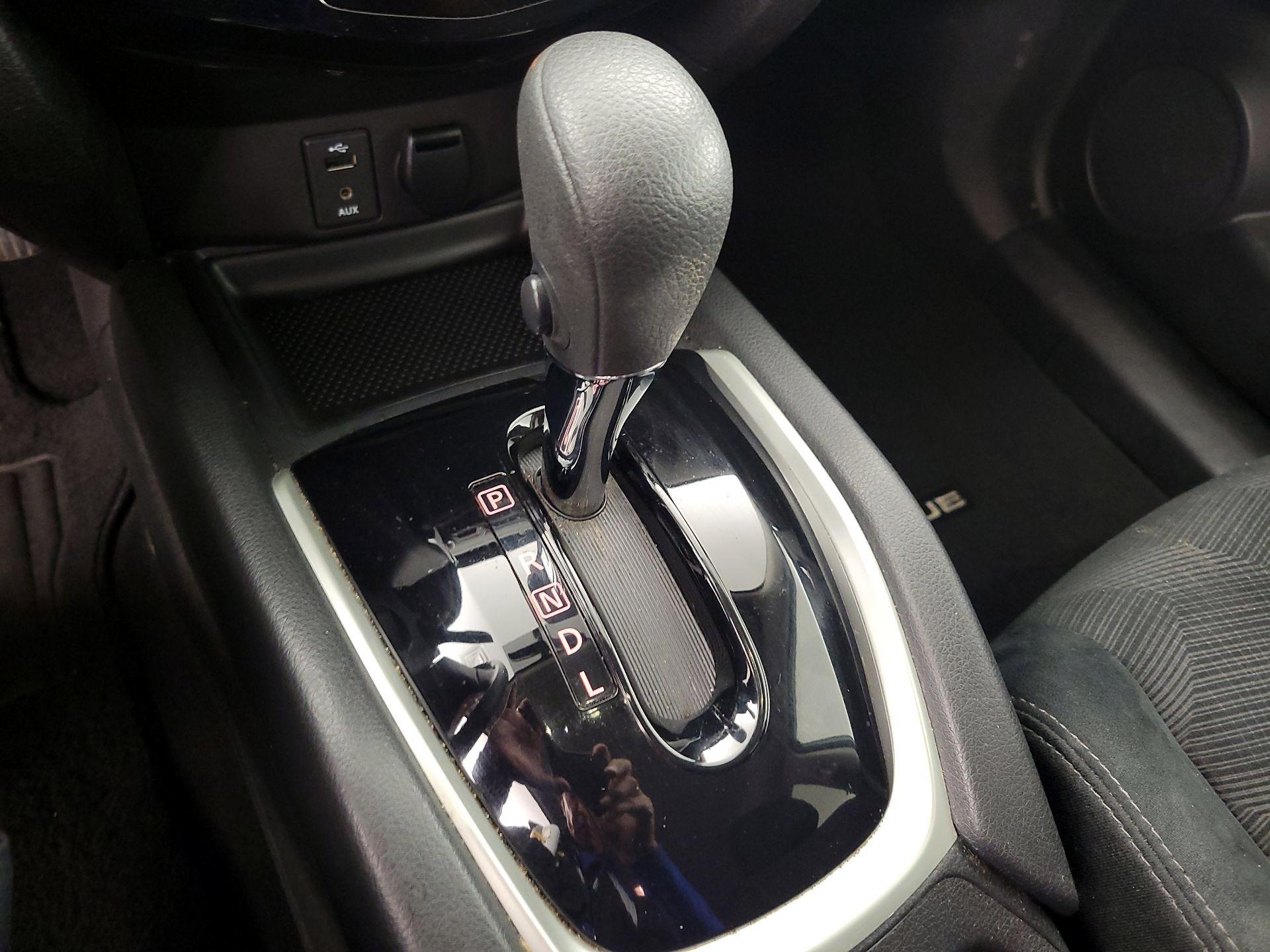 Thumbnail: 2016 Nissan Rogue - 18