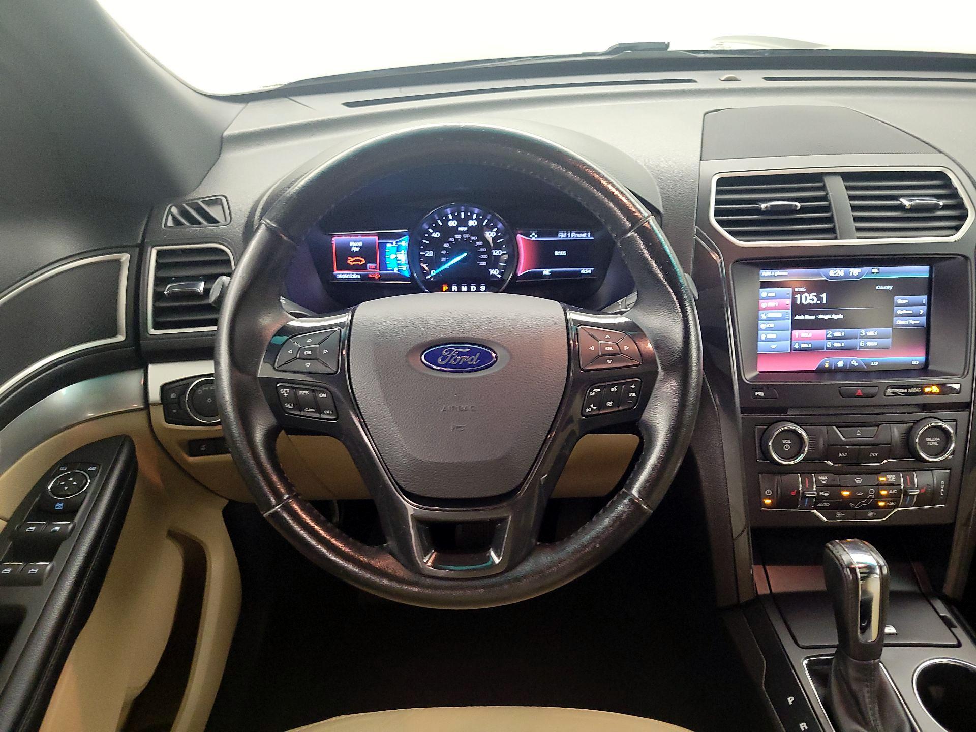 Thumbnail: 2016 Ford Explorer - 10