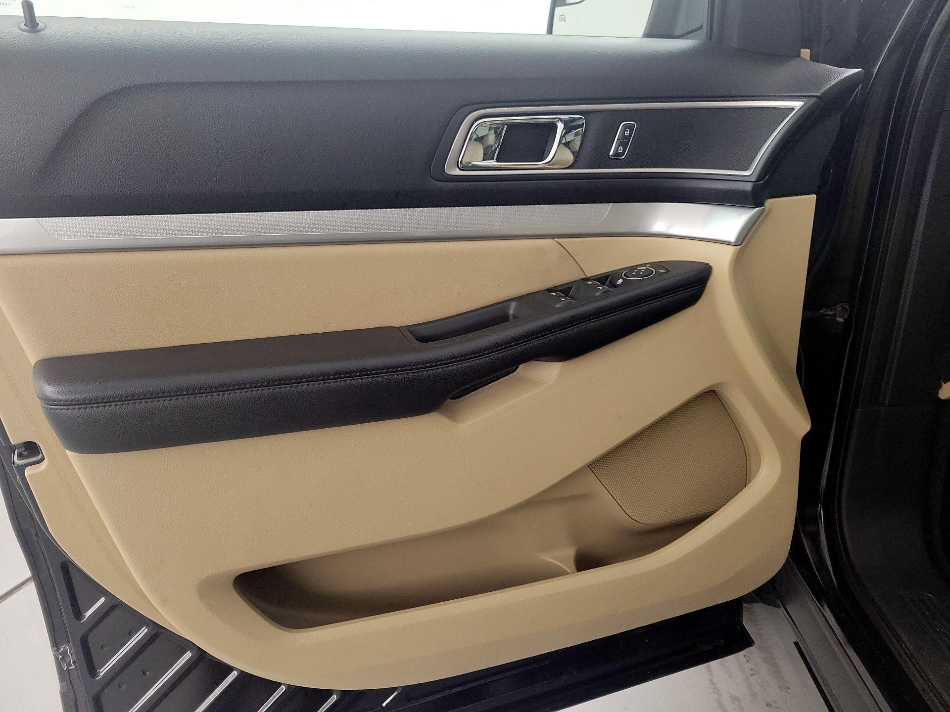 Thumbnail: 2016 Ford Explorer - 12