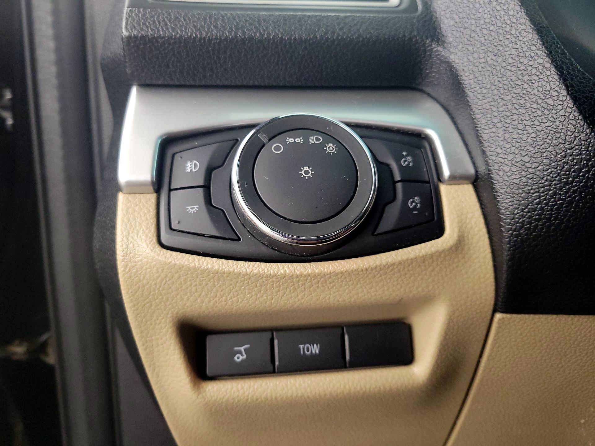 Thumbnail: 2016 Ford Explorer - 13