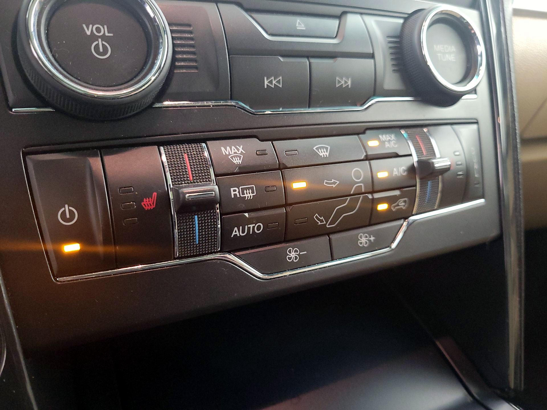 Thumbnail: 2016 Ford Explorer - 17