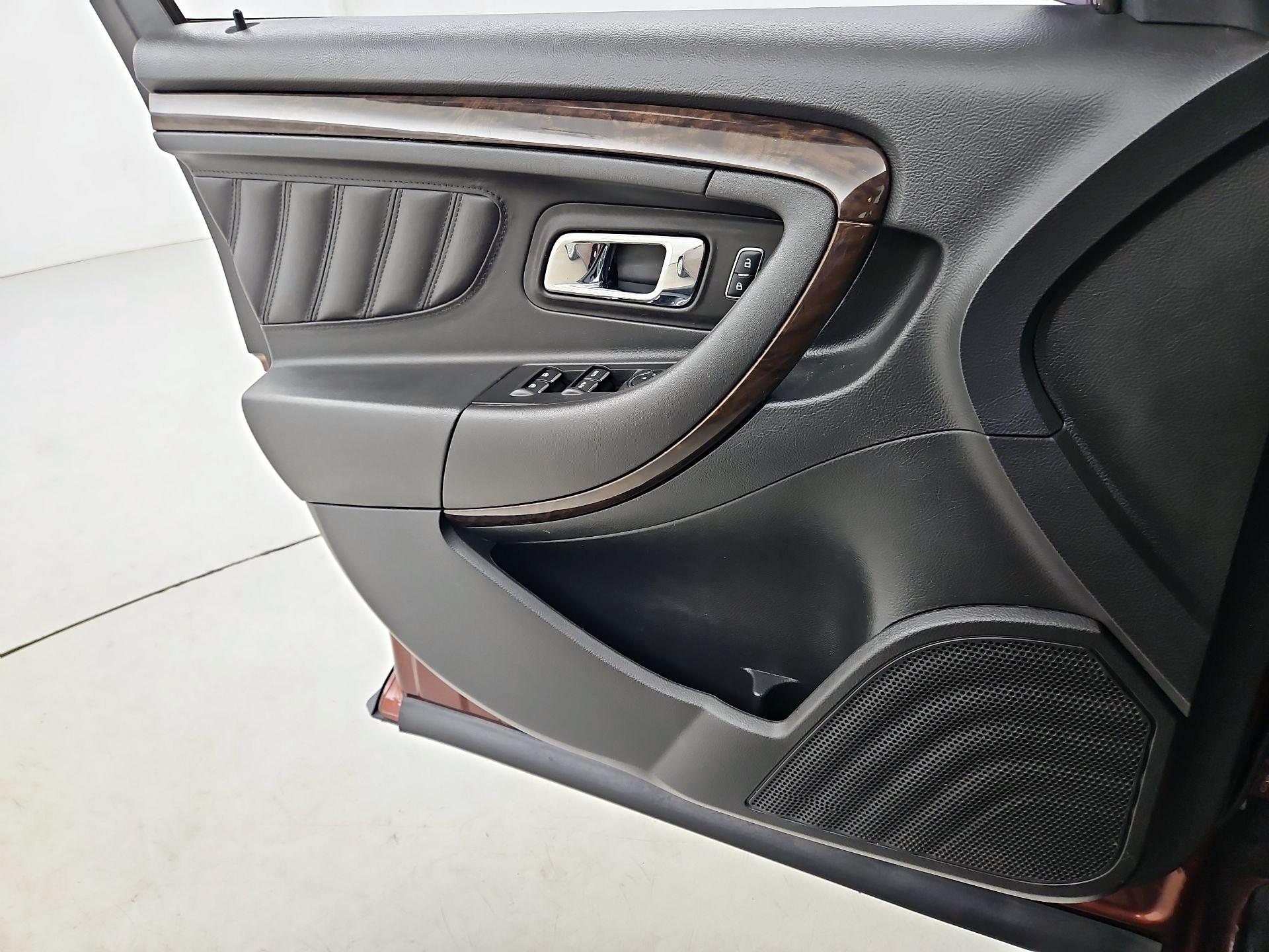 Thumbnail: 2015 Ford Taurus - 12