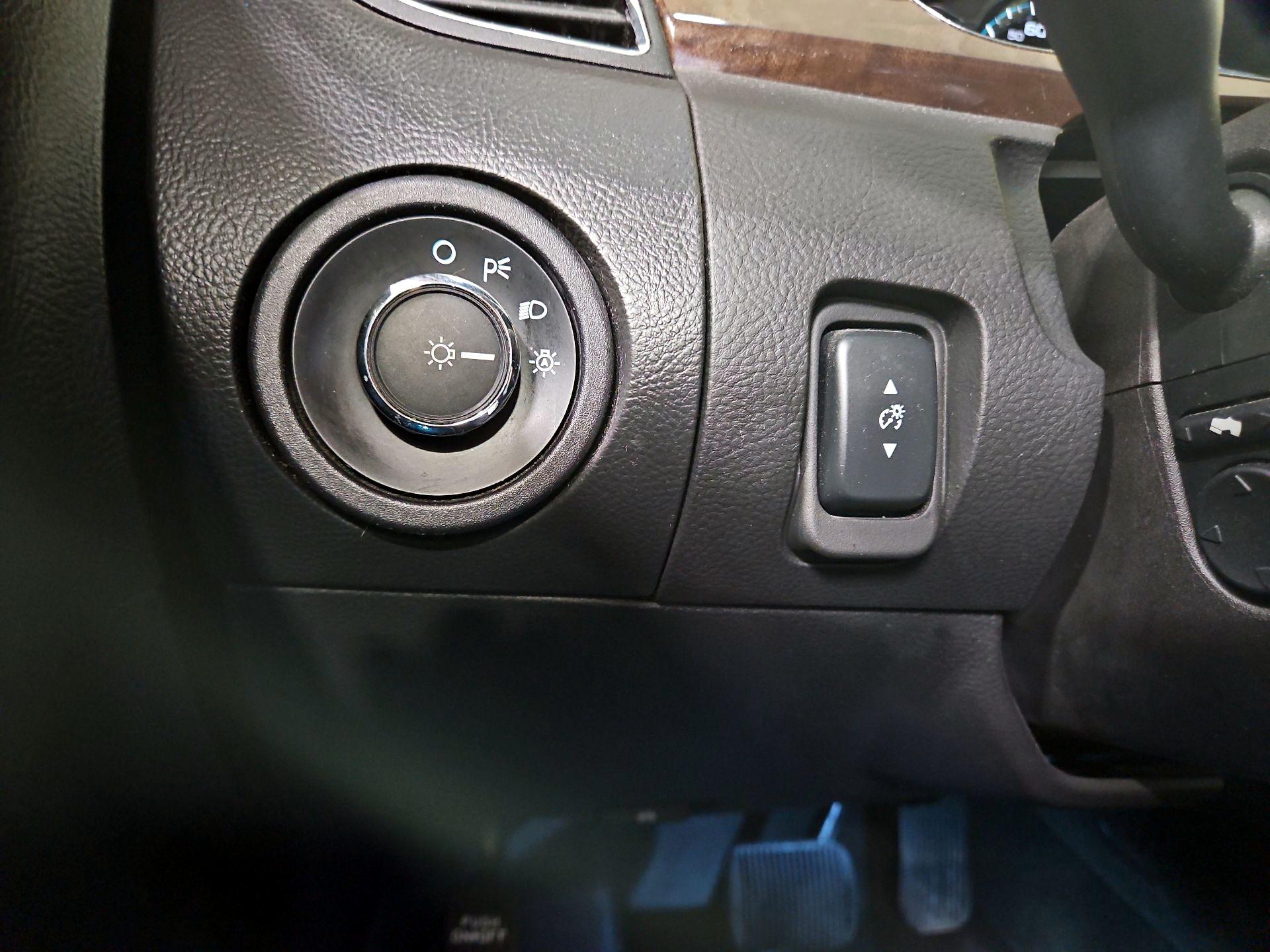 Thumbnail: 2015 Ford Taurus - 13