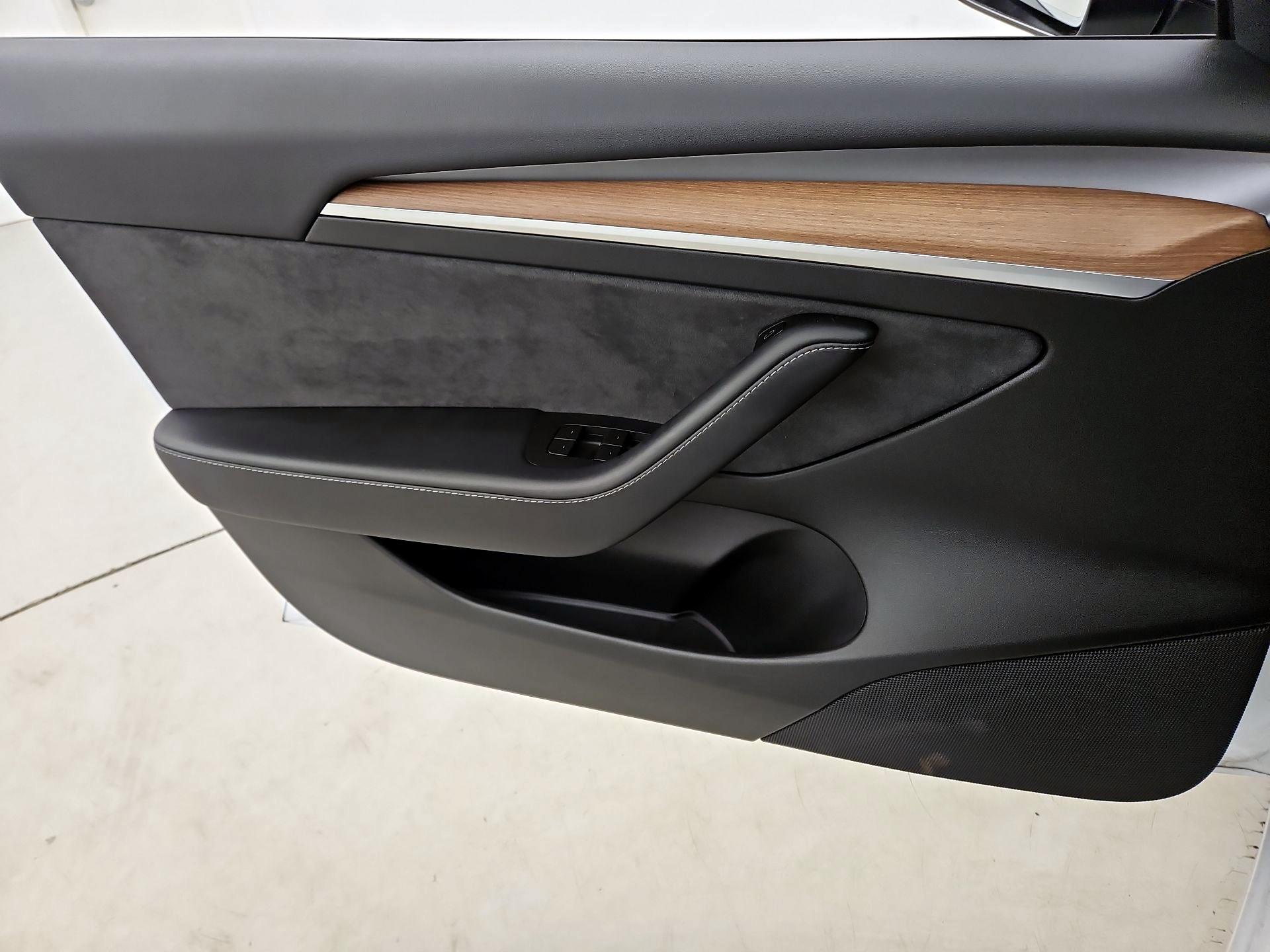 Thumbnail: 2022 Tesla Model 3 - 12