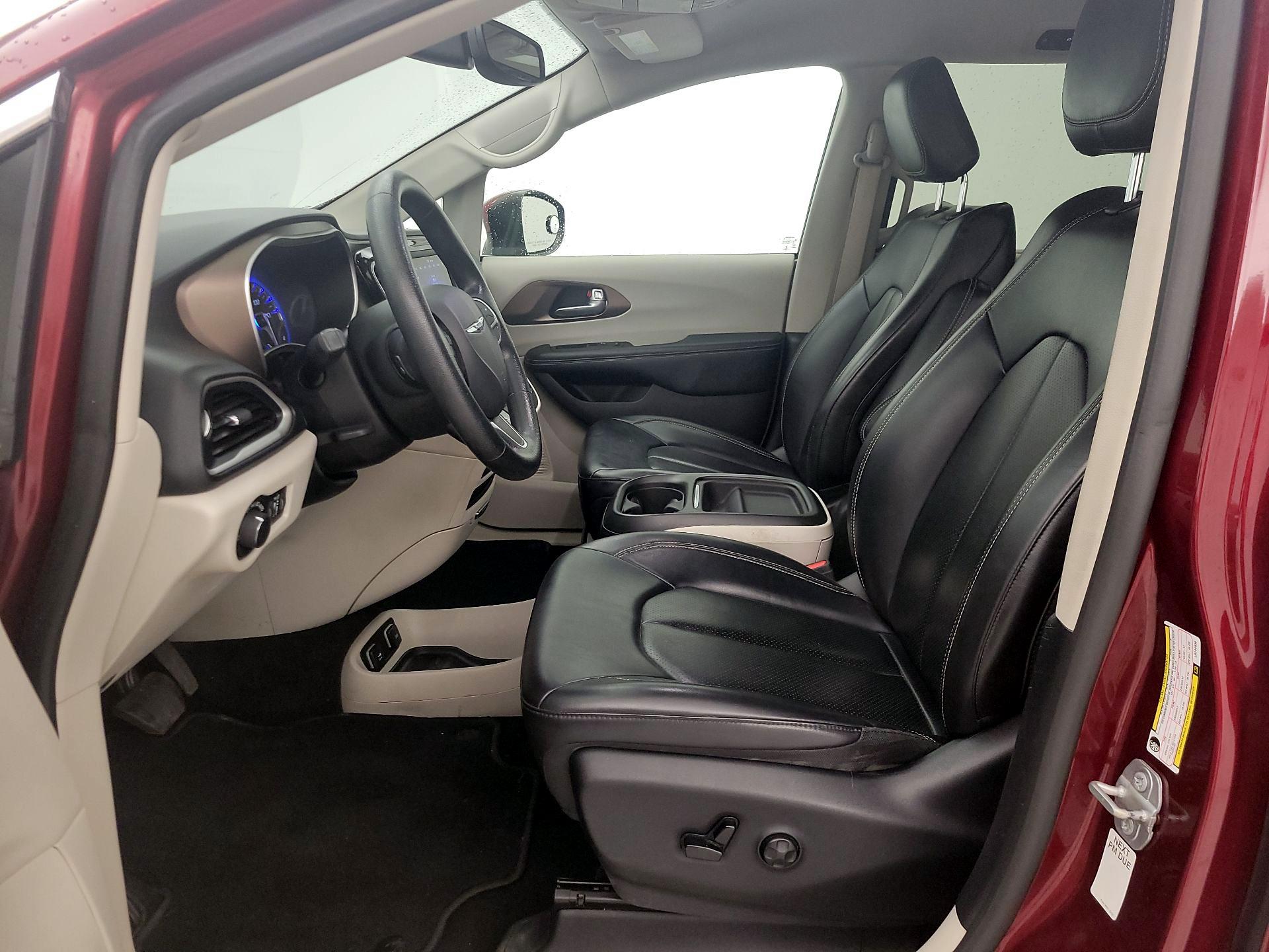 Thumbnail: 2020 Chrysler Voyager - 11
