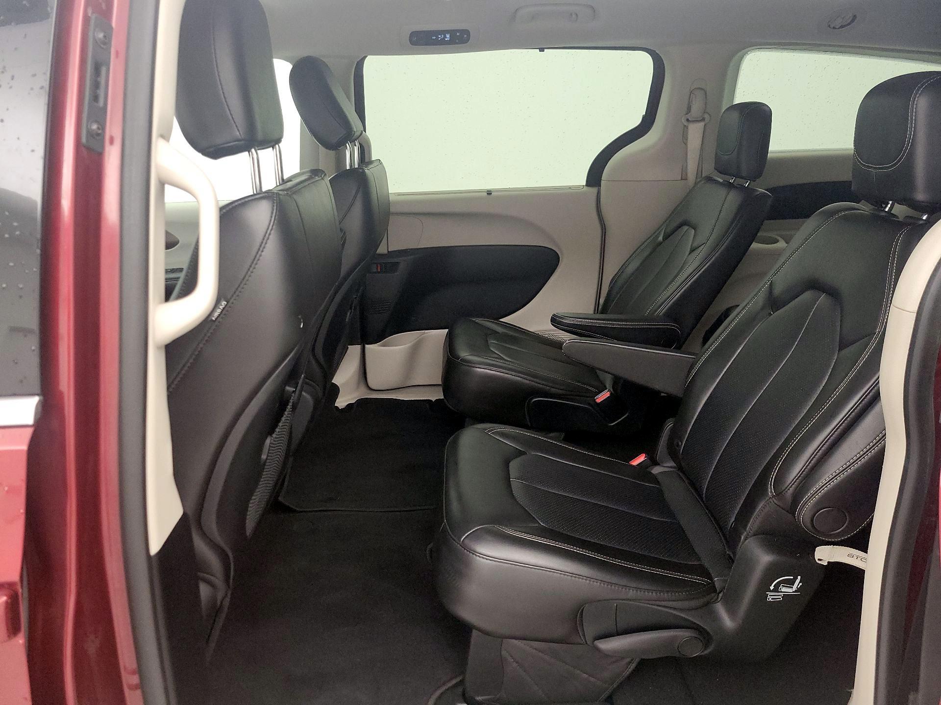 Thumbnail: 2020 Chrysler Voyager - 19