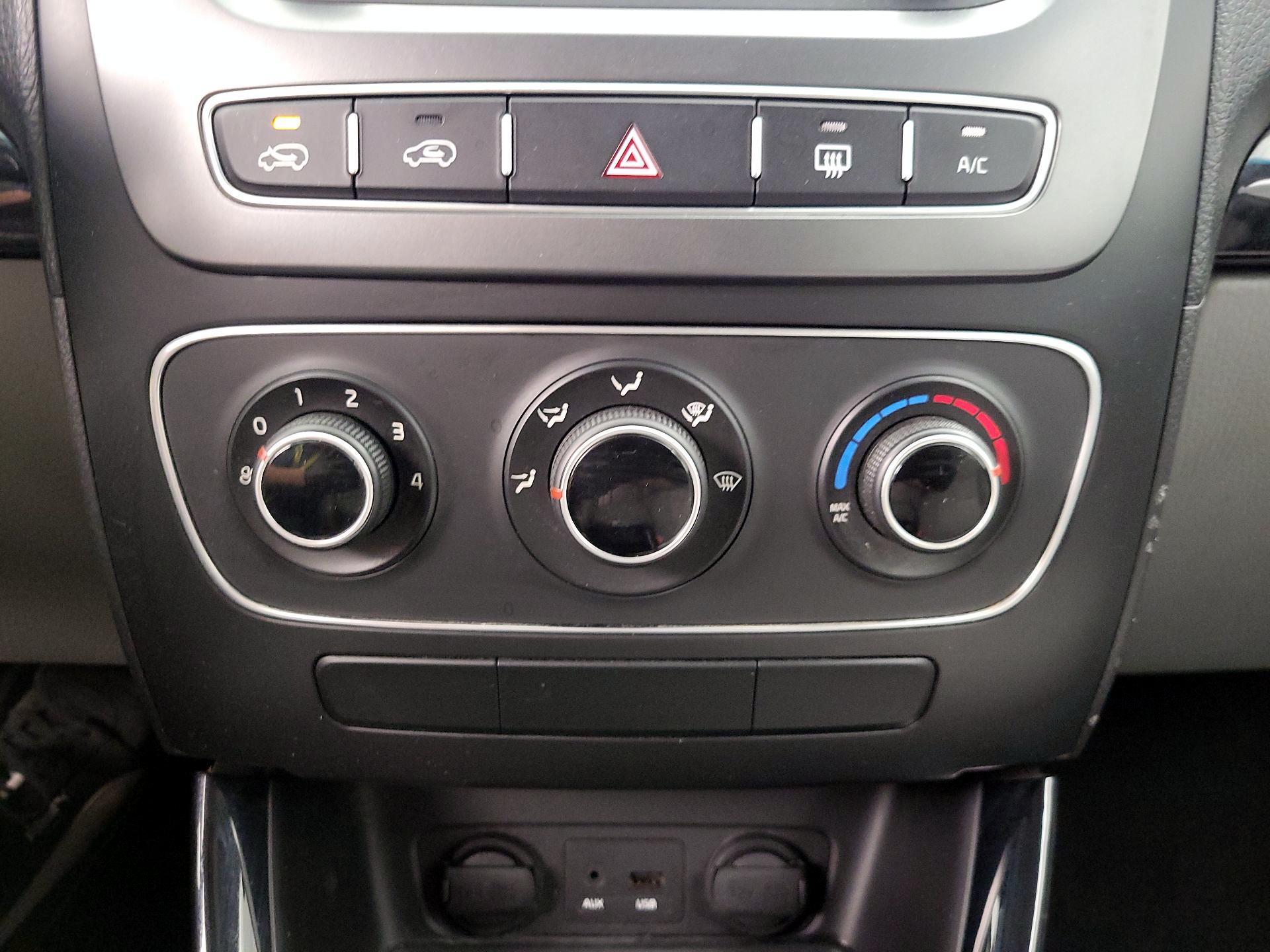 Thumbnail: 2014 Kia Sorento - 15