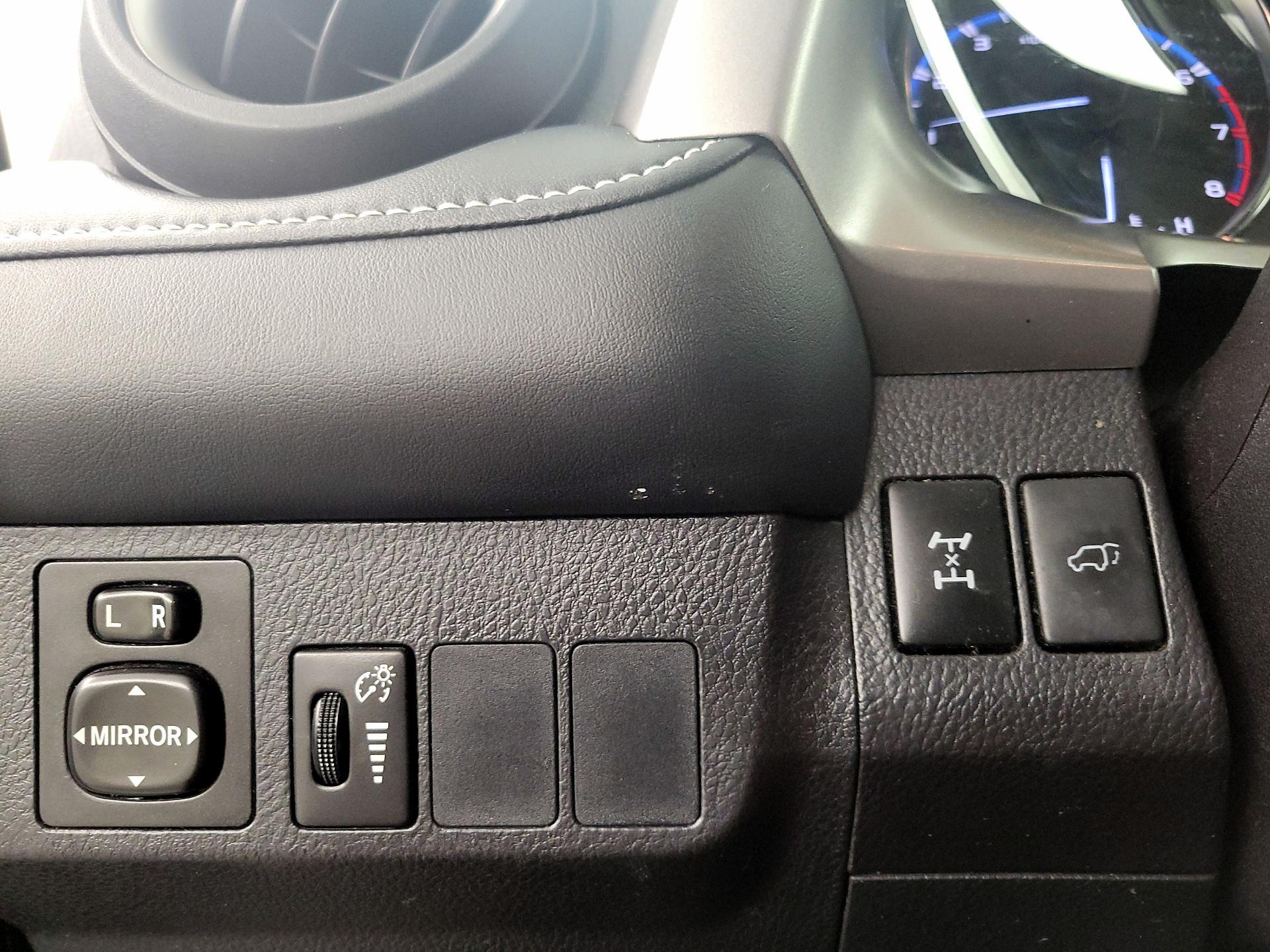Thumbnail: 2016 Toyota RAV4 - 13