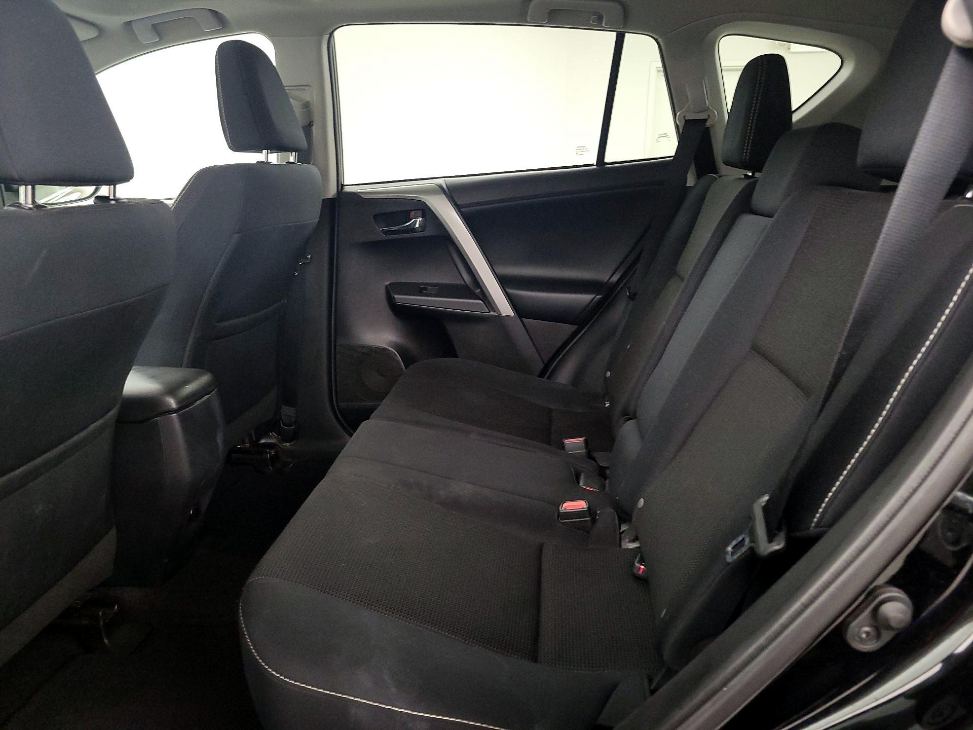 Thumbnail: 2016 Toyota RAV4 - 20
