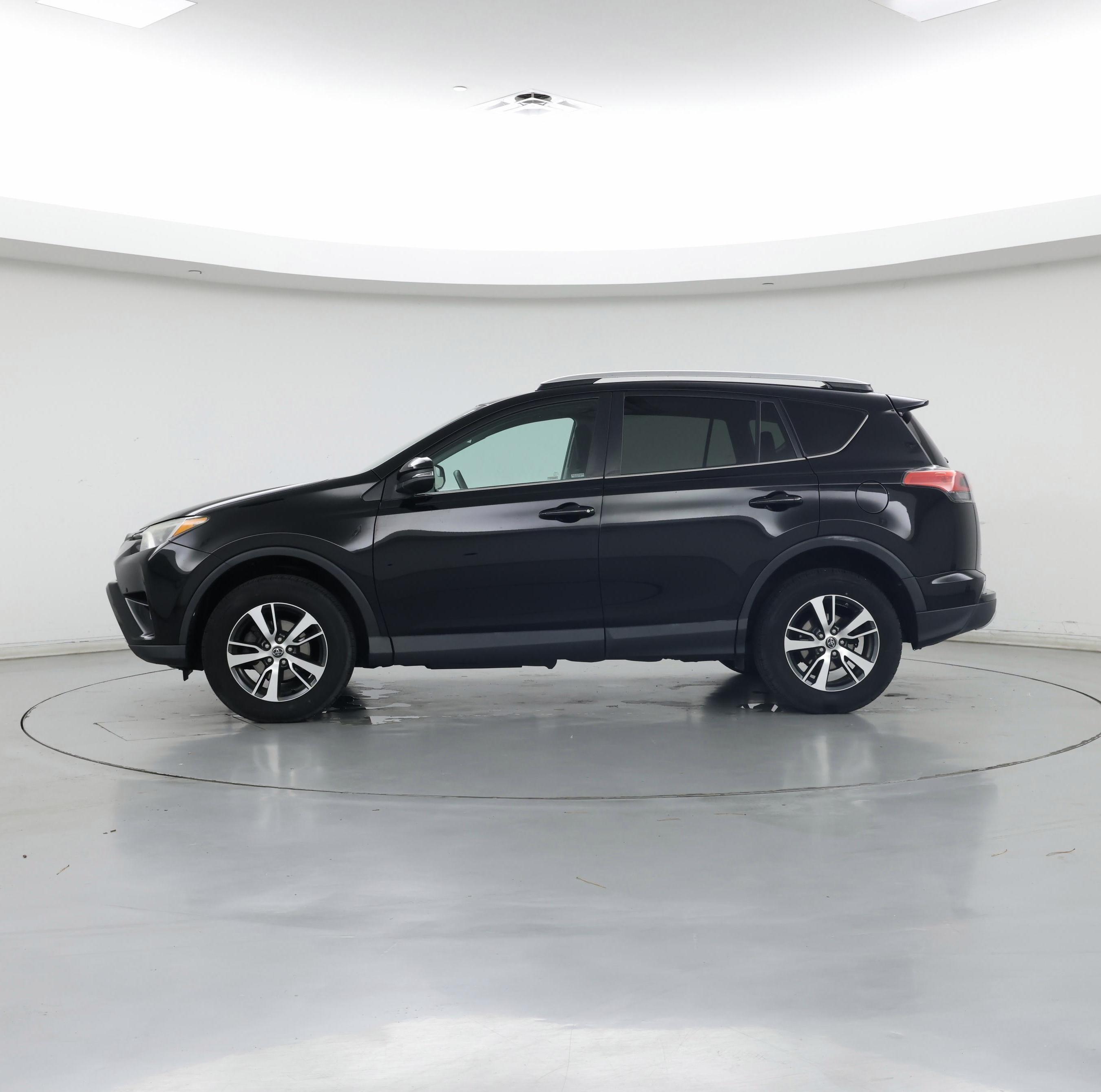 Thumbnail: 2016 Toyota RAV4 - 3
