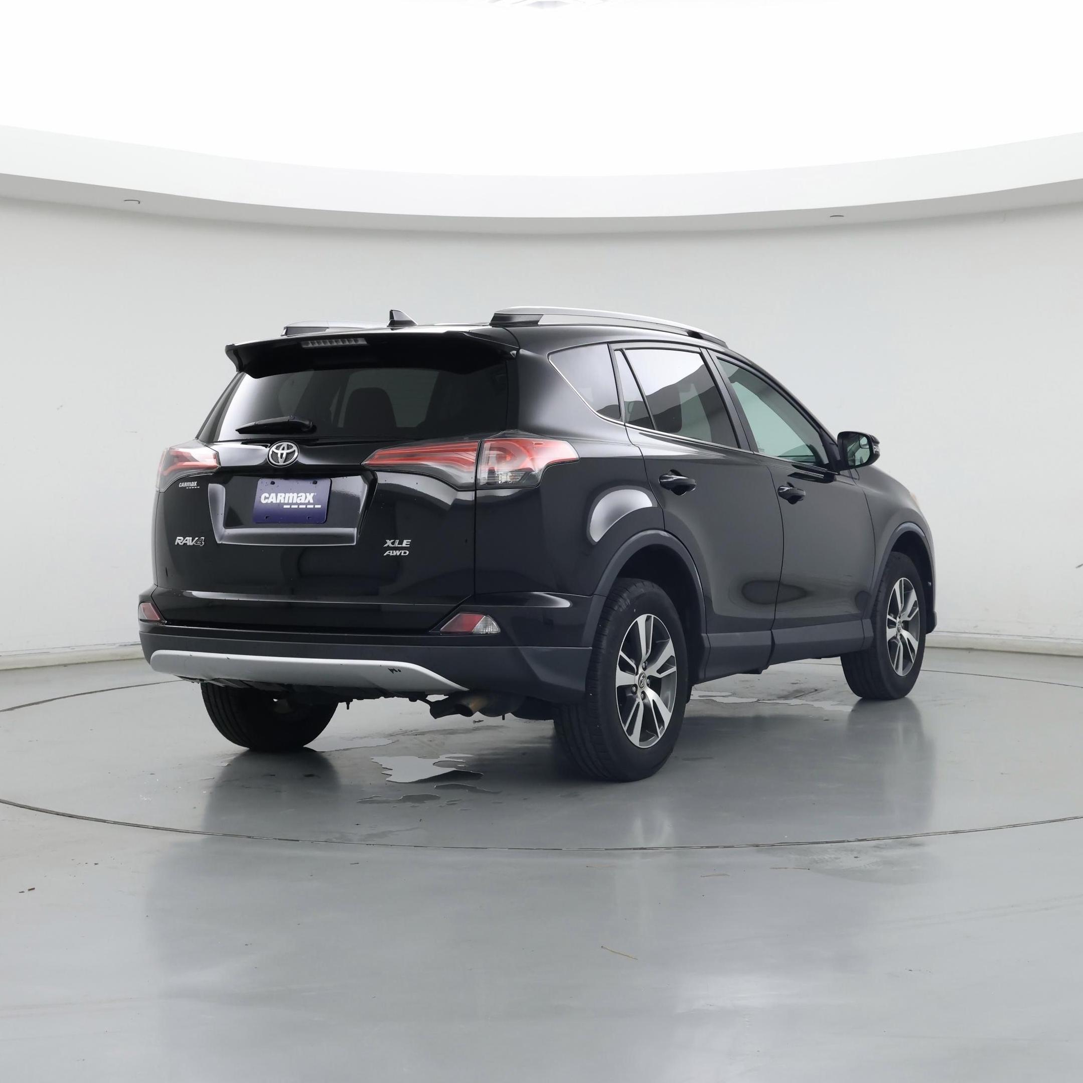 Thumbnail: 2016 Toyota RAV4 - 8