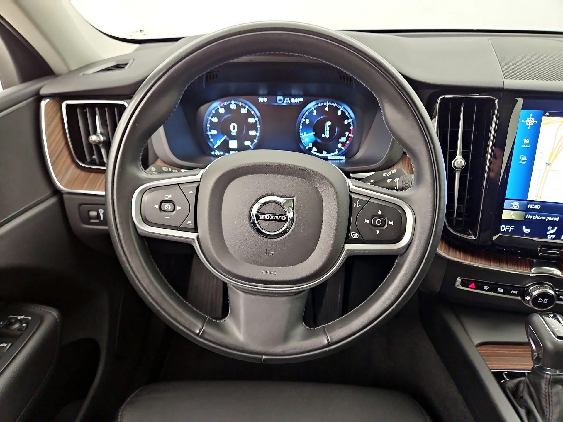 Thumbnail: 2021 Volvo XC60 - 10