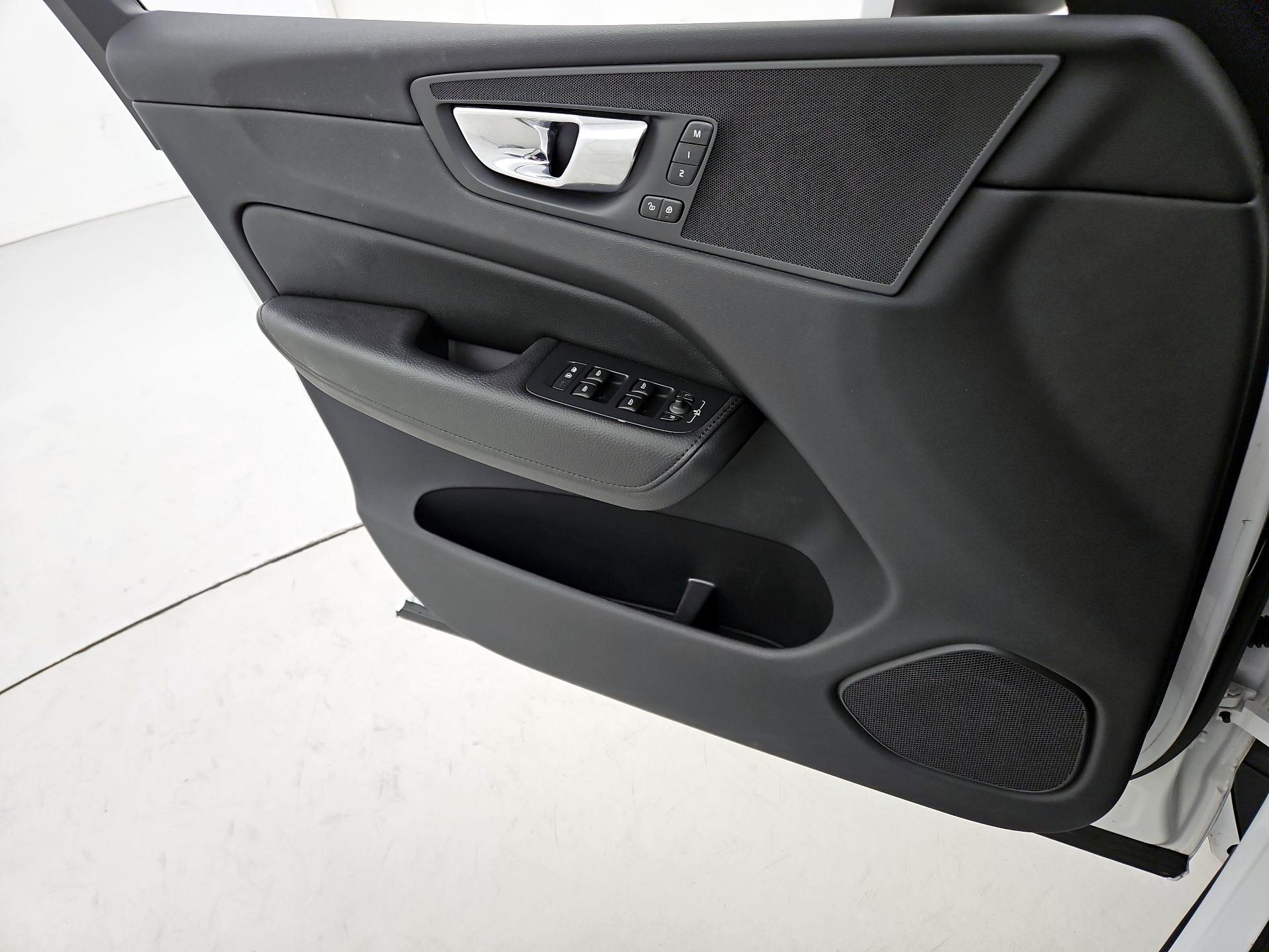 Thumbnail: 2021 Volvo XC60 - 12
