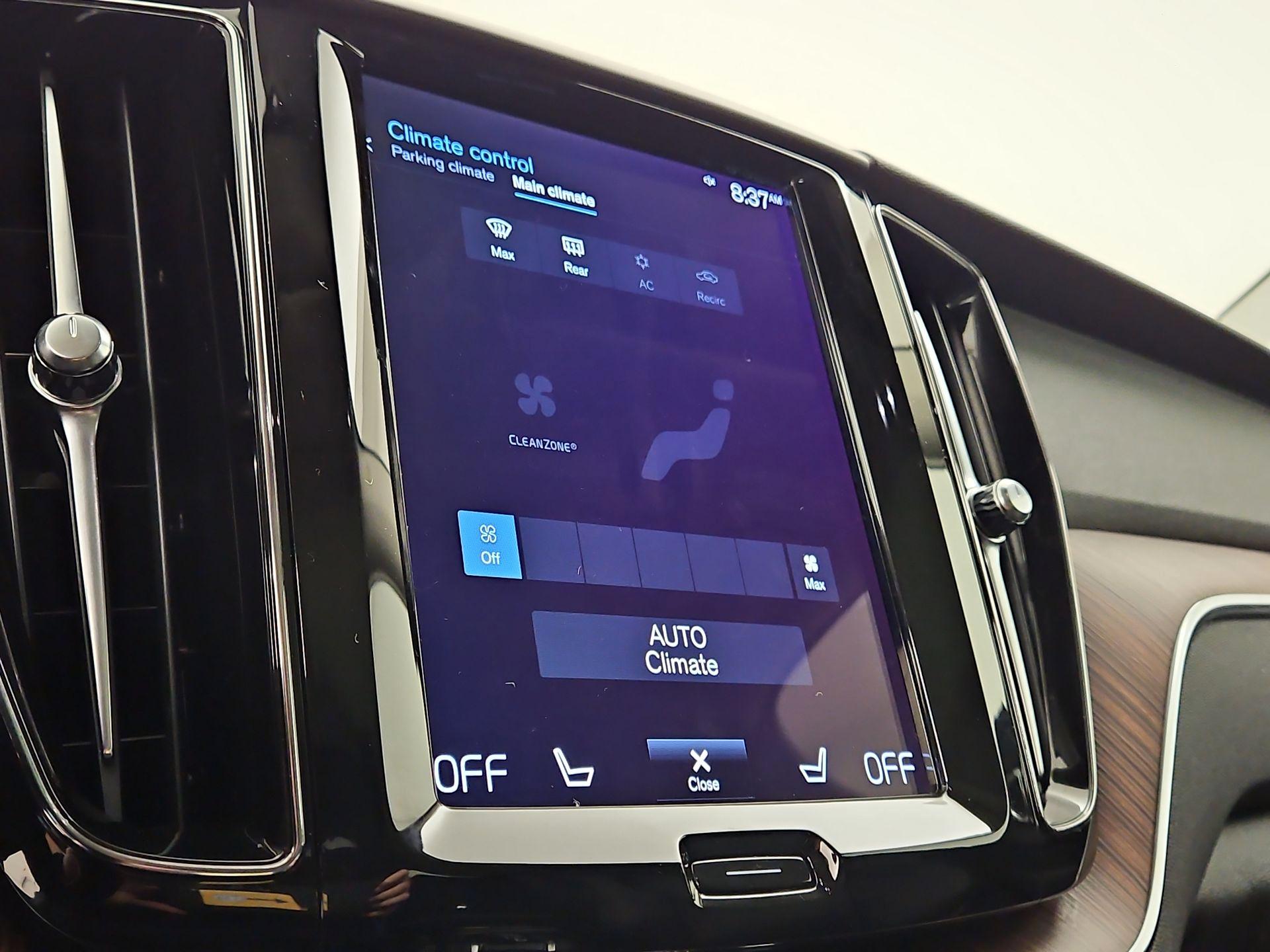 Thumbnail: 2021 Volvo XC60 - 17