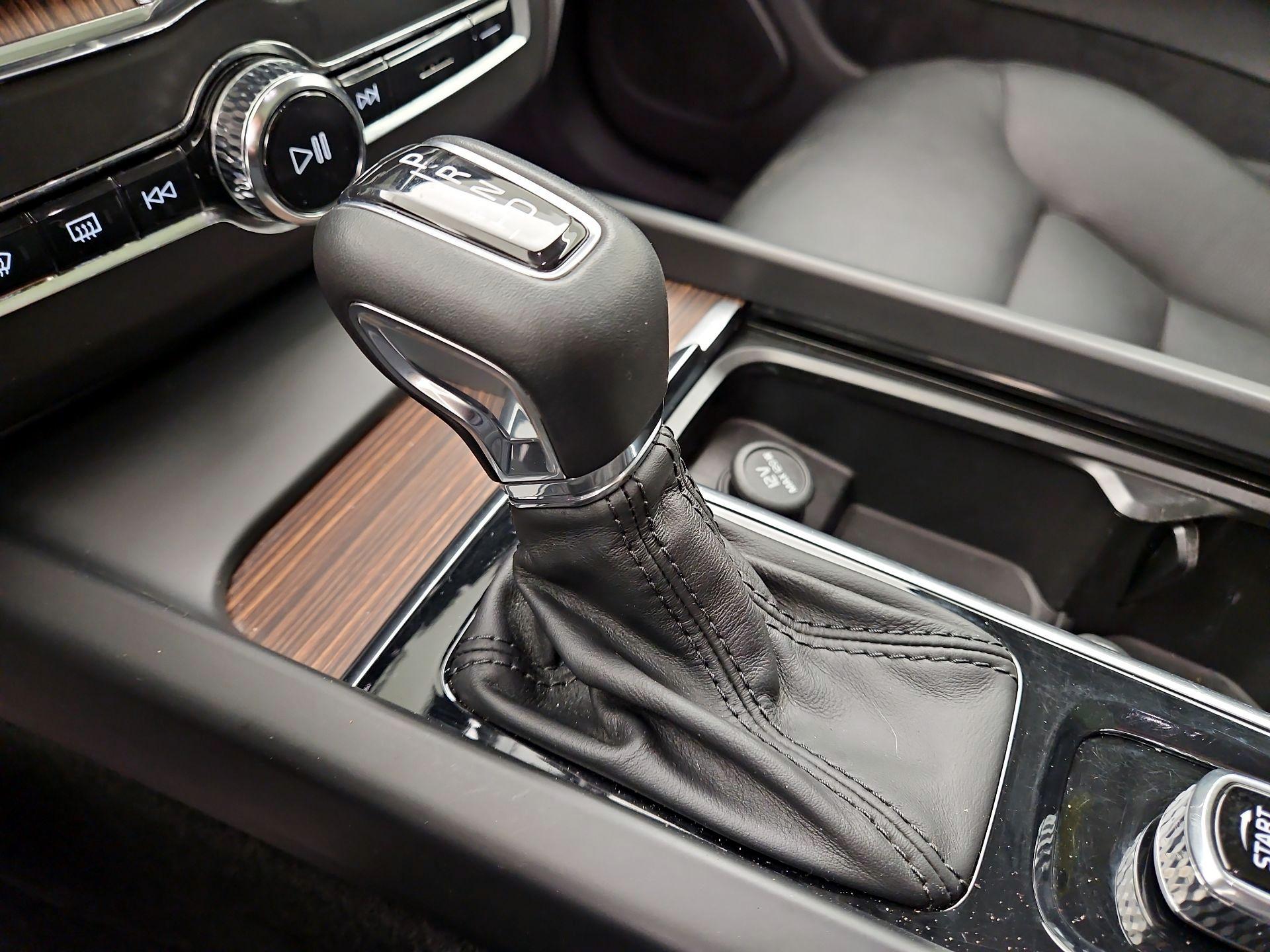 Thumbnail: 2021 Volvo XC60 - 18