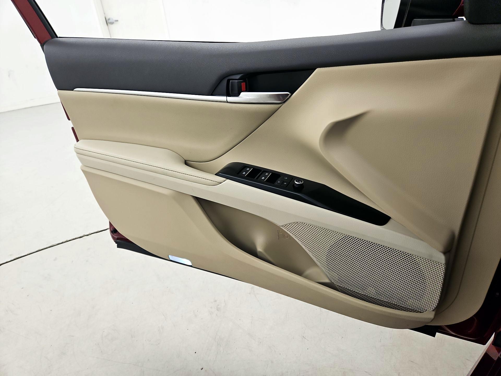 Thumbnail: 2020 Toyota Camry - 12