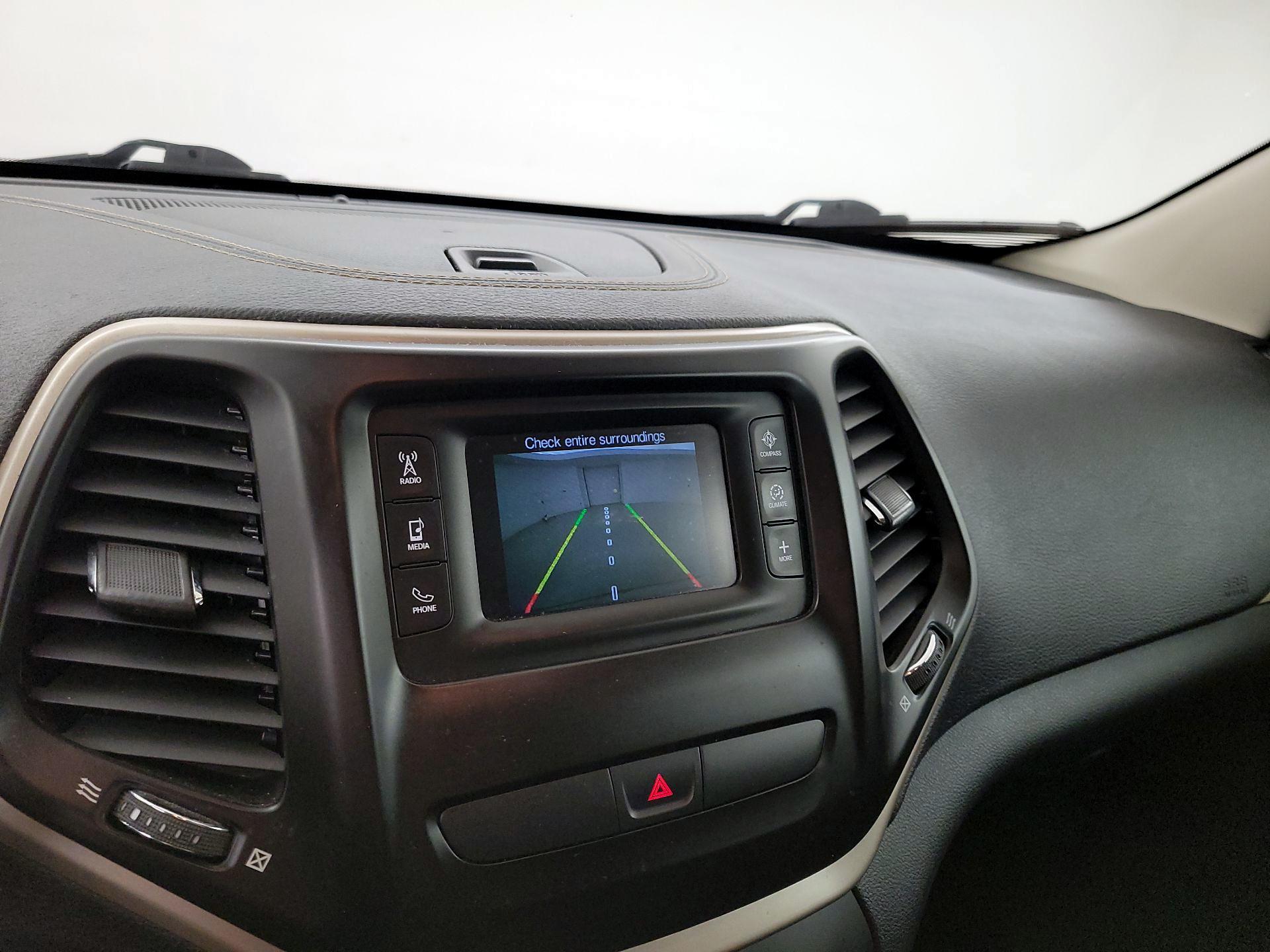 Thumbnail: 2016 Jeep Cherokee - 14