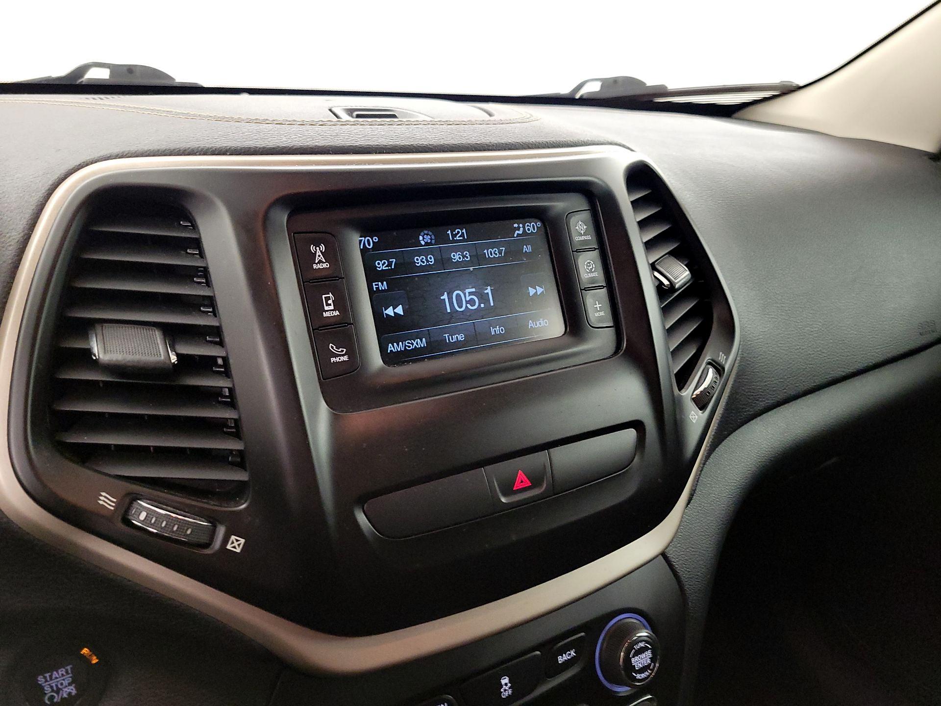 Thumbnail: 2016 Jeep Cherokee - 15