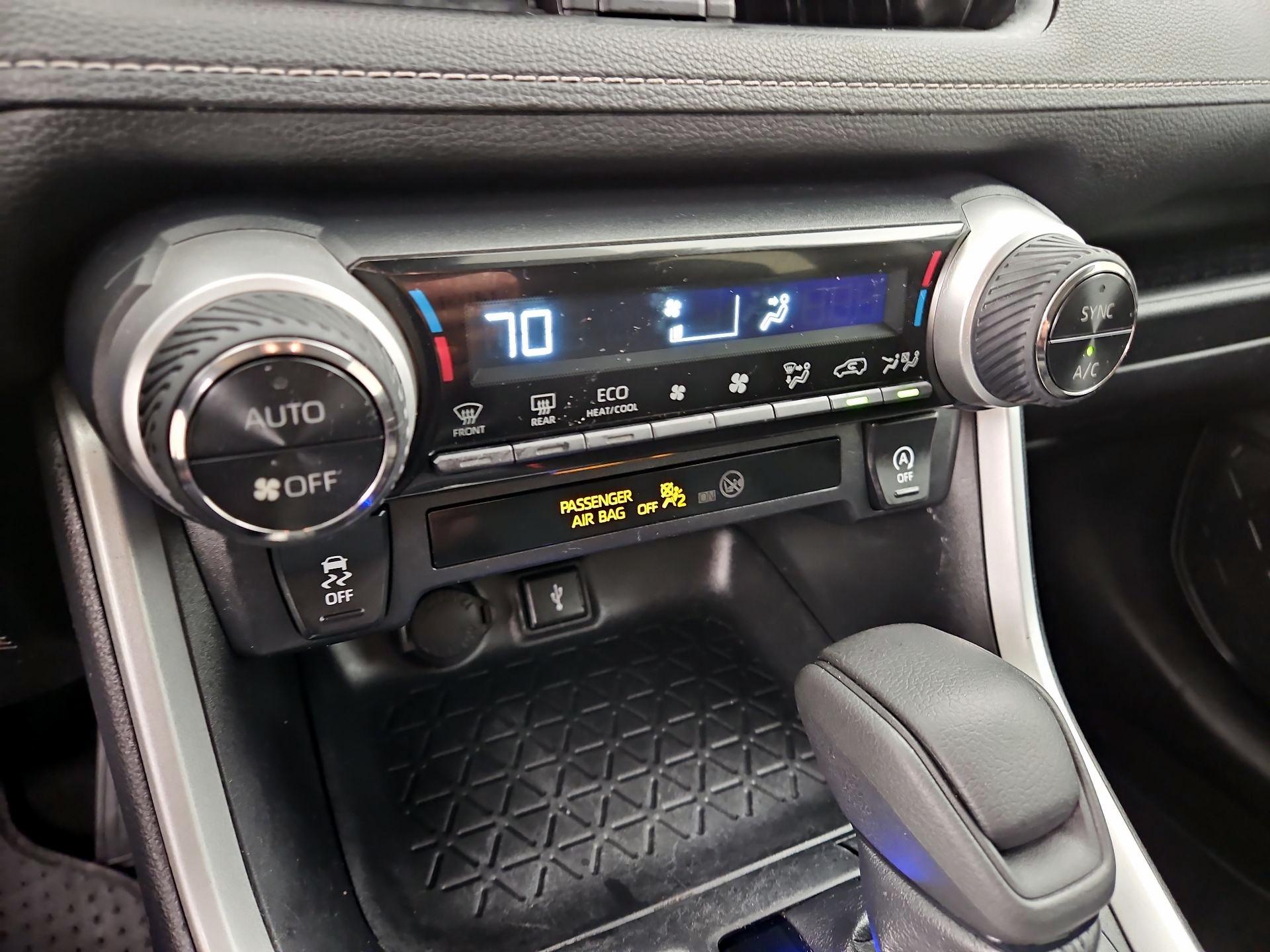 Thumbnail: 2020 Toyota RAV4 - 16