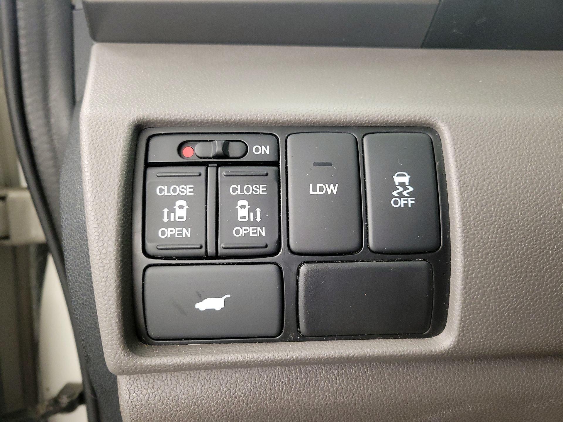 Thumbnail: 2016 Honda Odyssey - 13