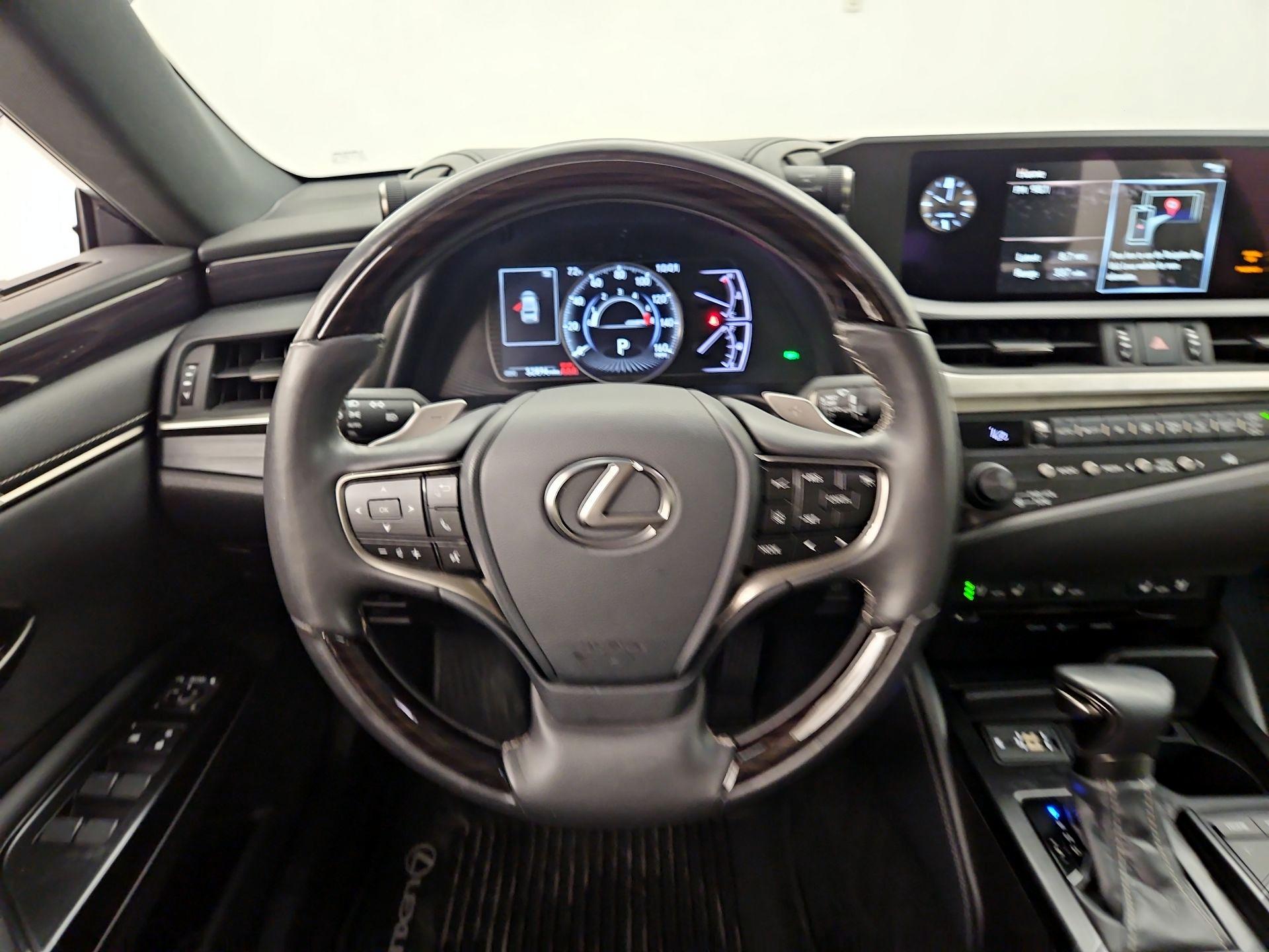 Thumbnail: 2020 Lexus ES - 10