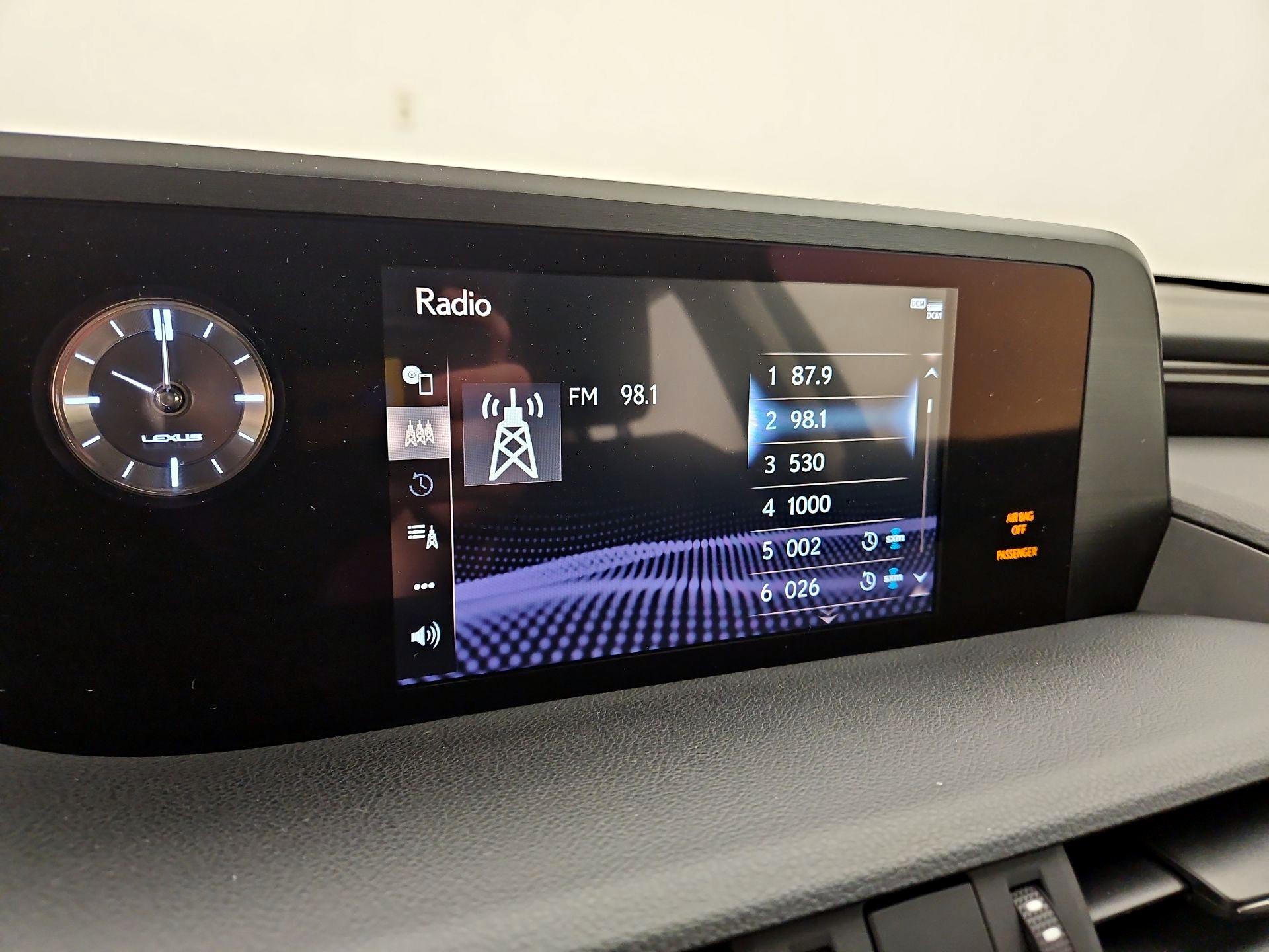 Thumbnail: 2020 Lexus ES - 15