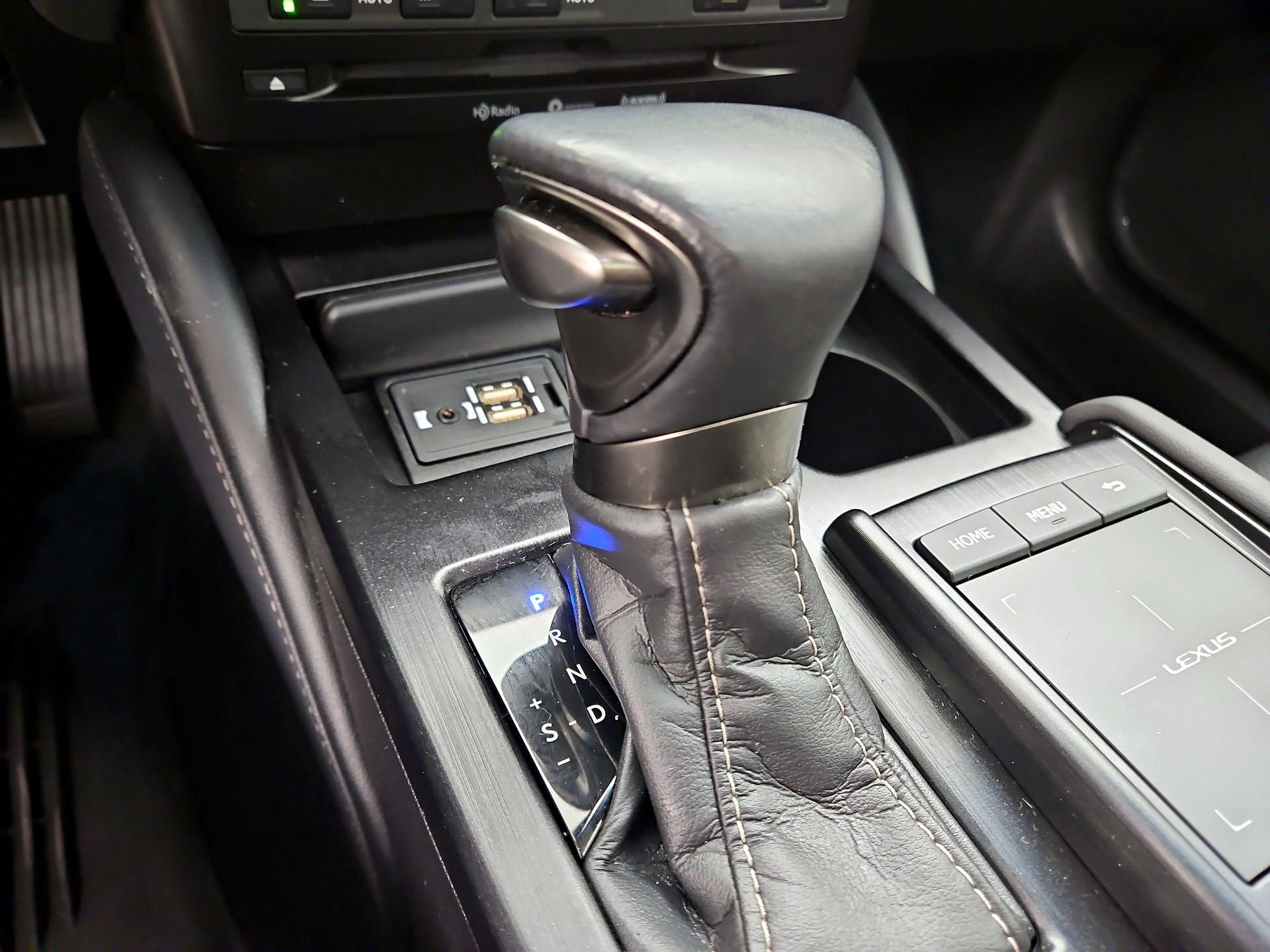 Thumbnail: 2020 Lexus ES - 17
