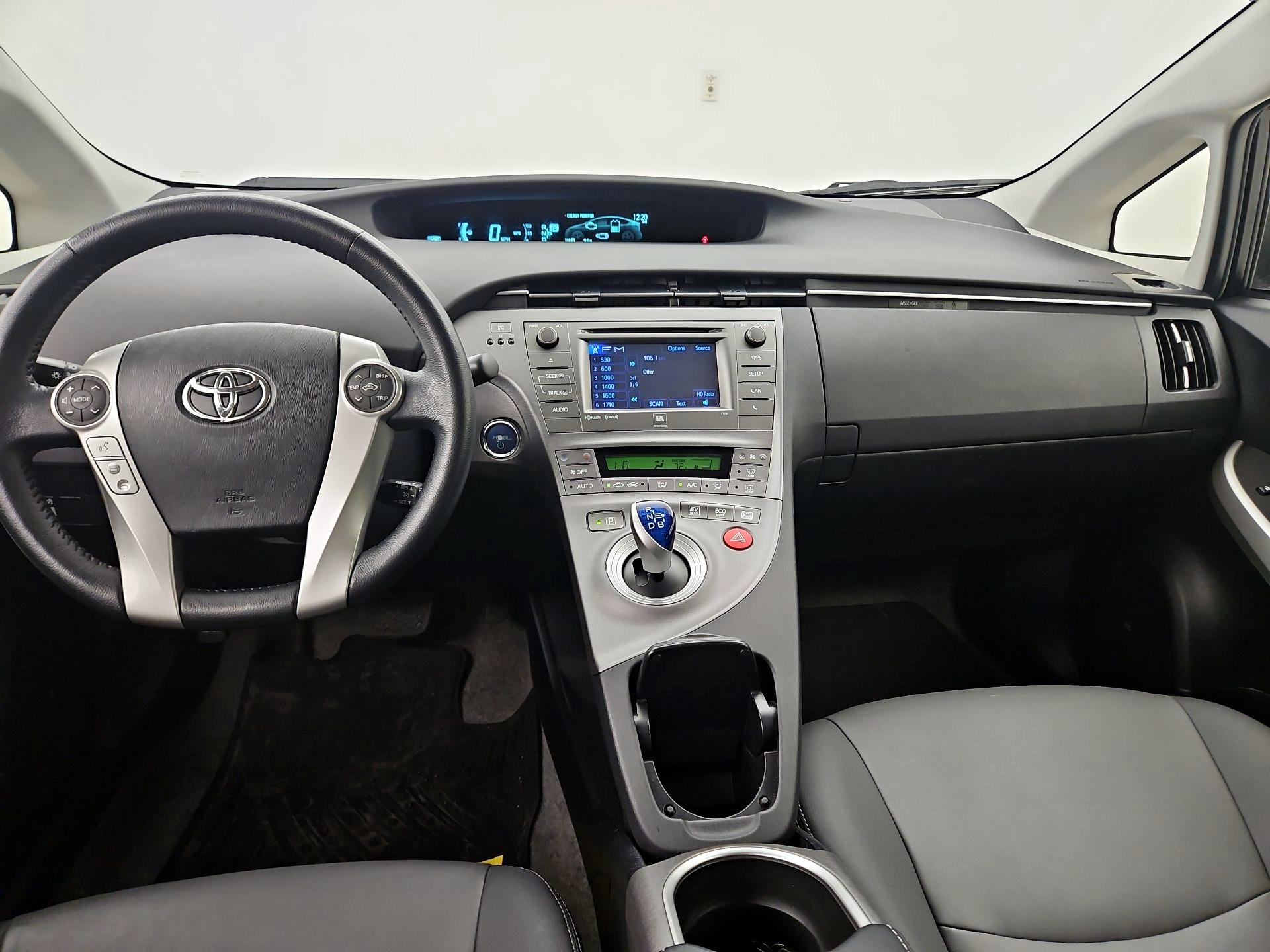 Thumbnail: 2015 Toyota Prius - 9
