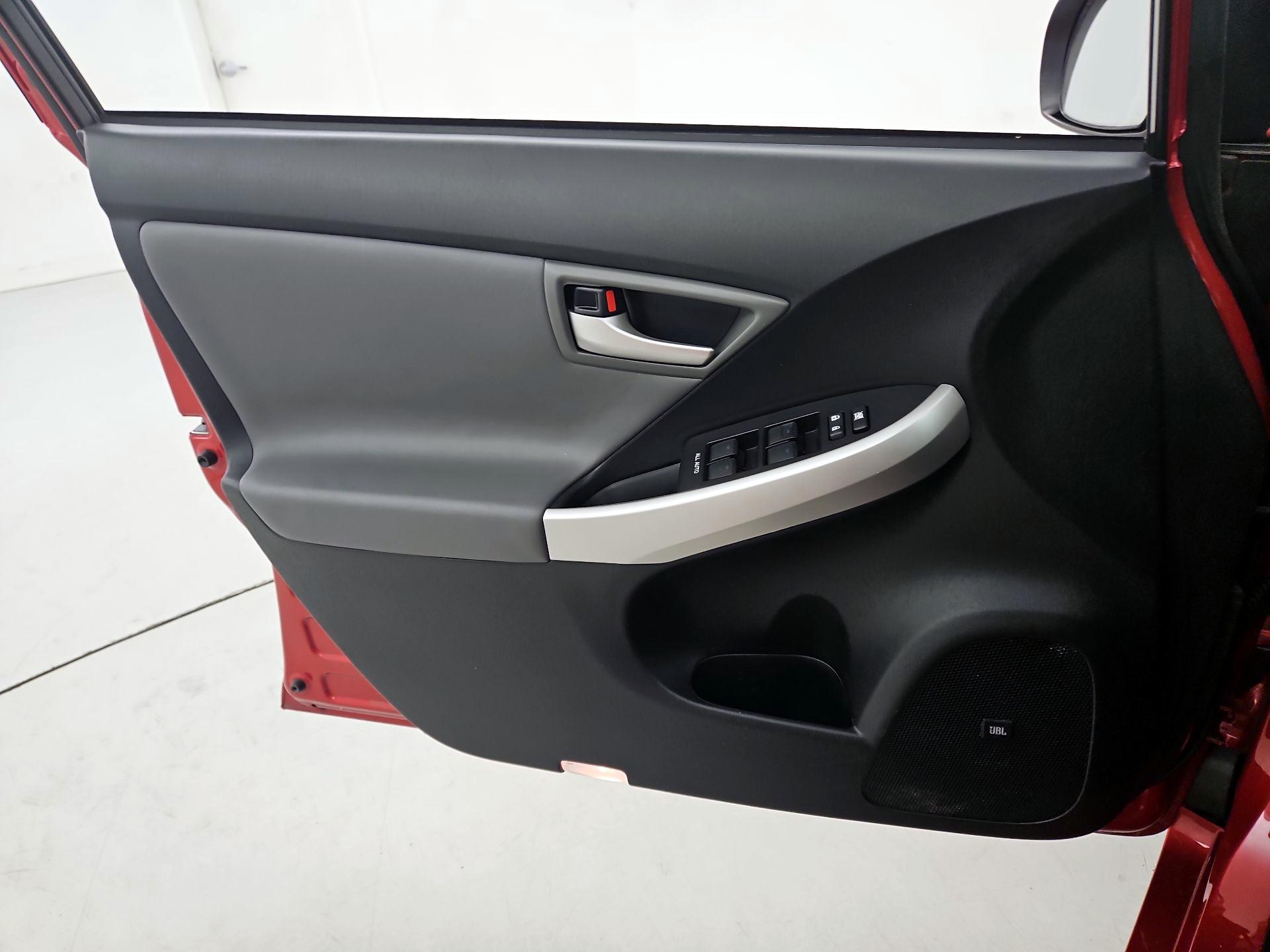 Thumbnail: 2015 Toyota Prius - 12