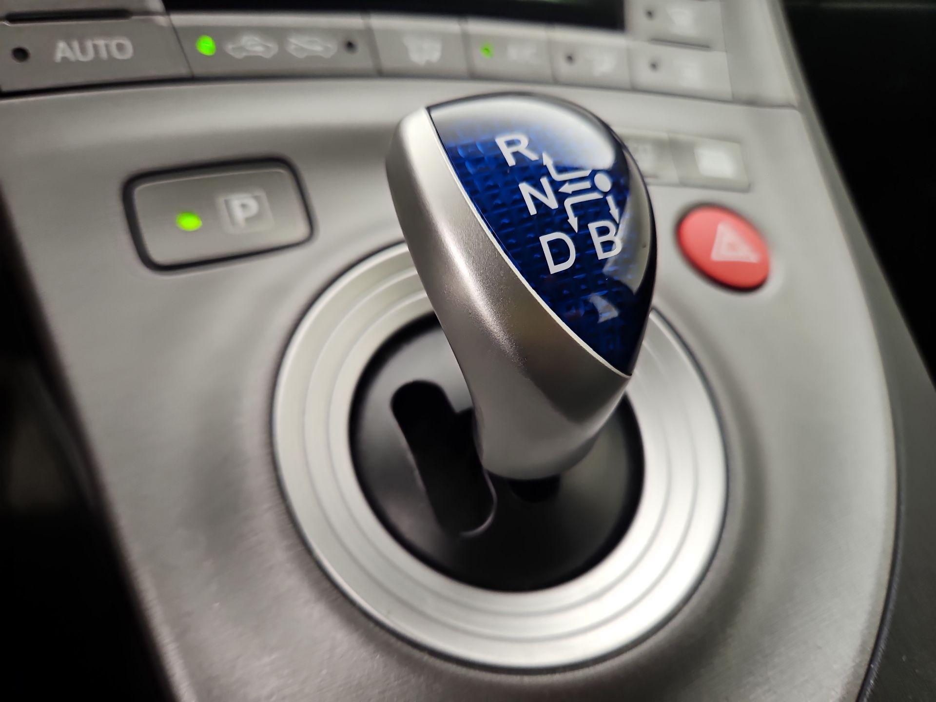Thumbnail: 2015 Toyota Prius - 17
