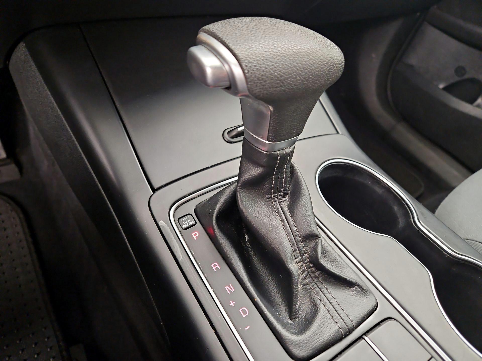 Thumbnail: 2019 Kia Sorento - 17