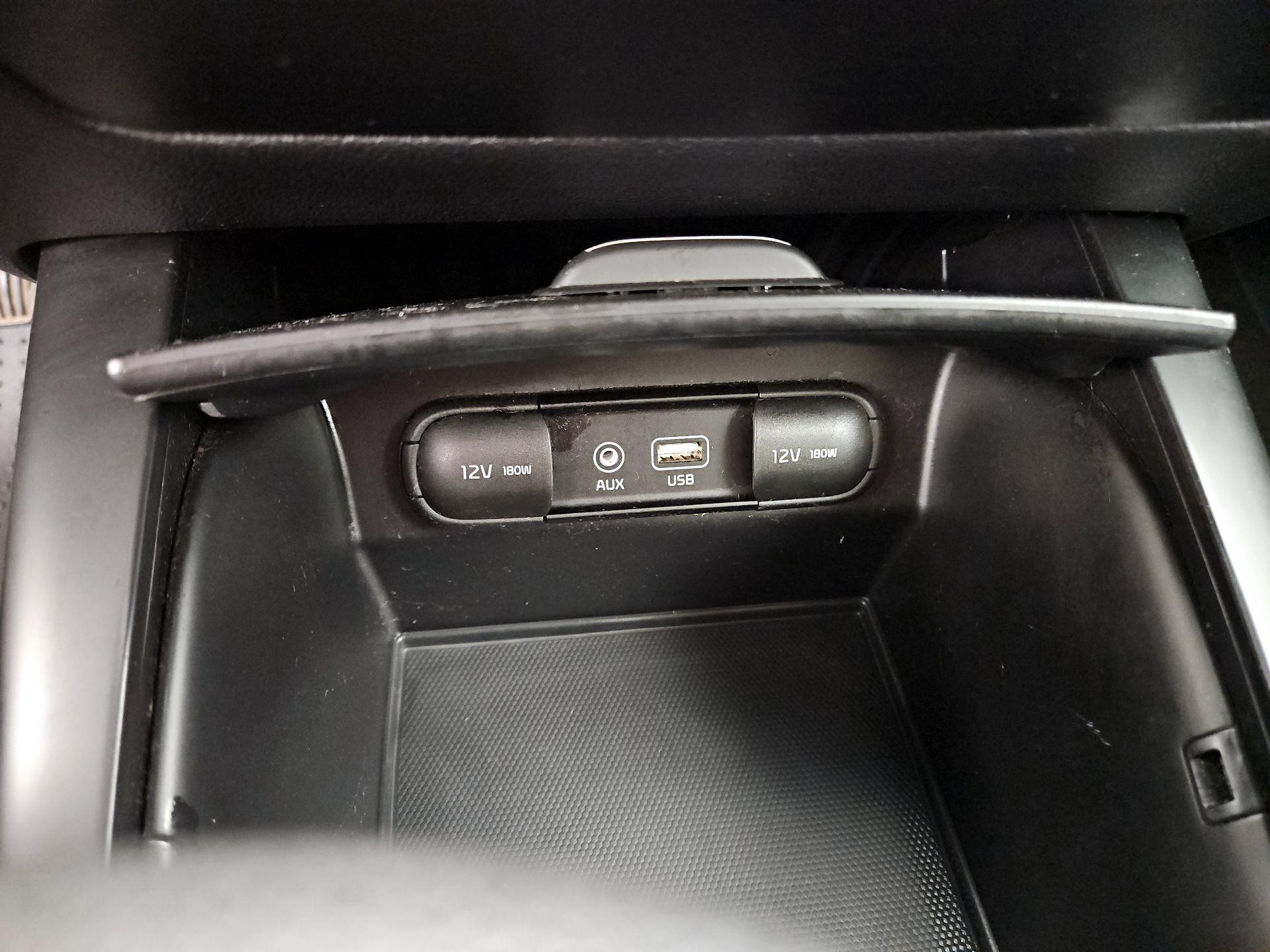 Thumbnail: 2019 Kia Sorento - 18