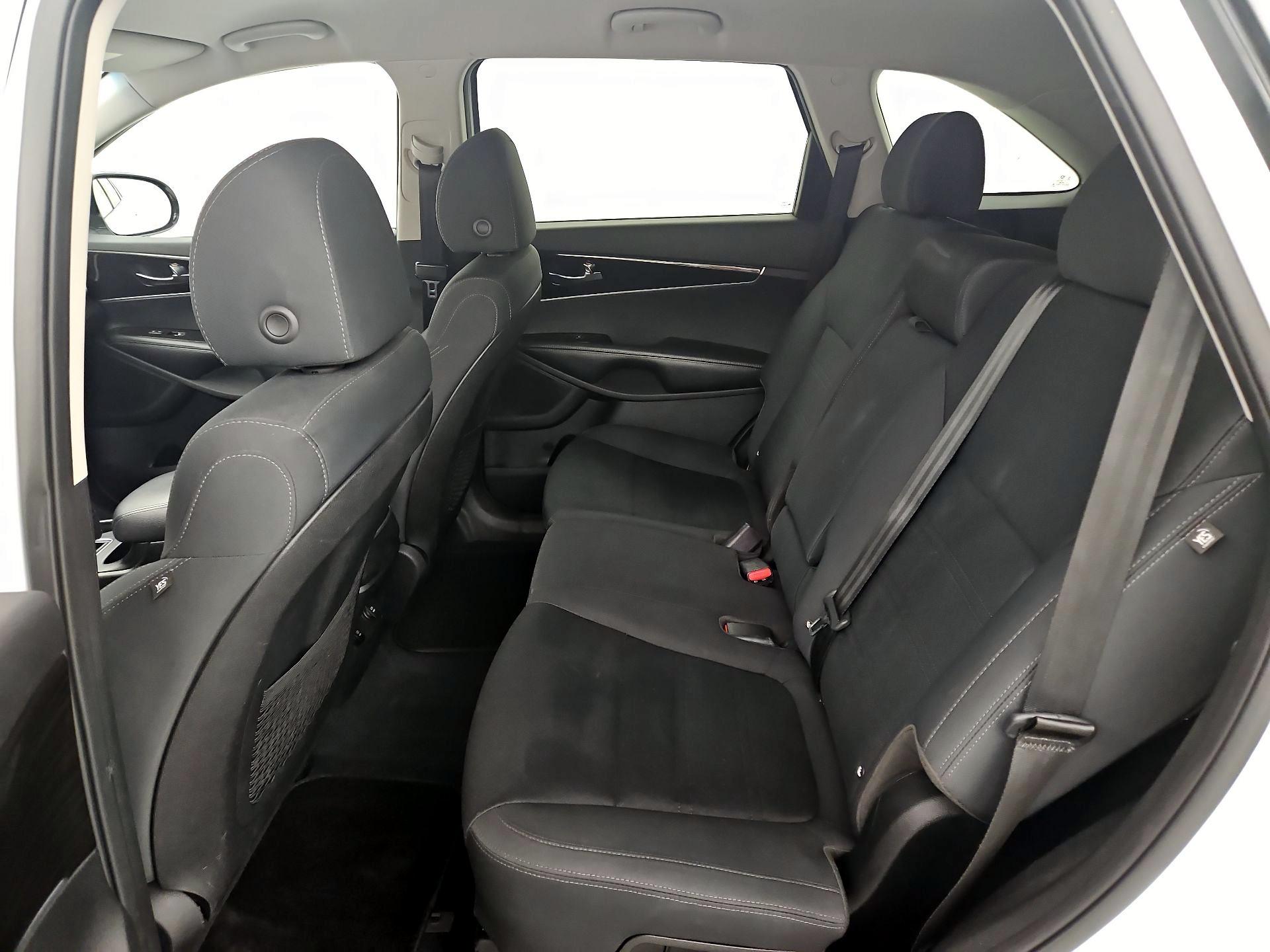 Thumbnail: 2019 Kia Sorento - 19
