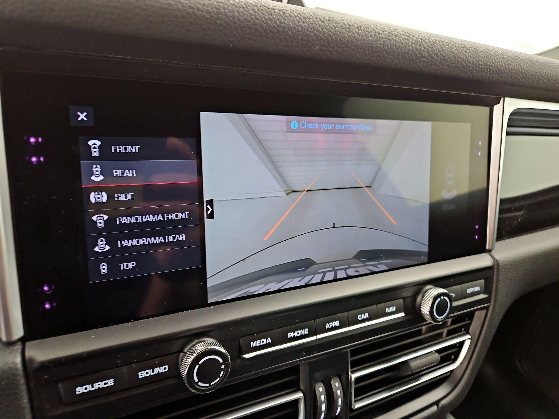 Thumbnail: 2020 Porsche Macan - 15