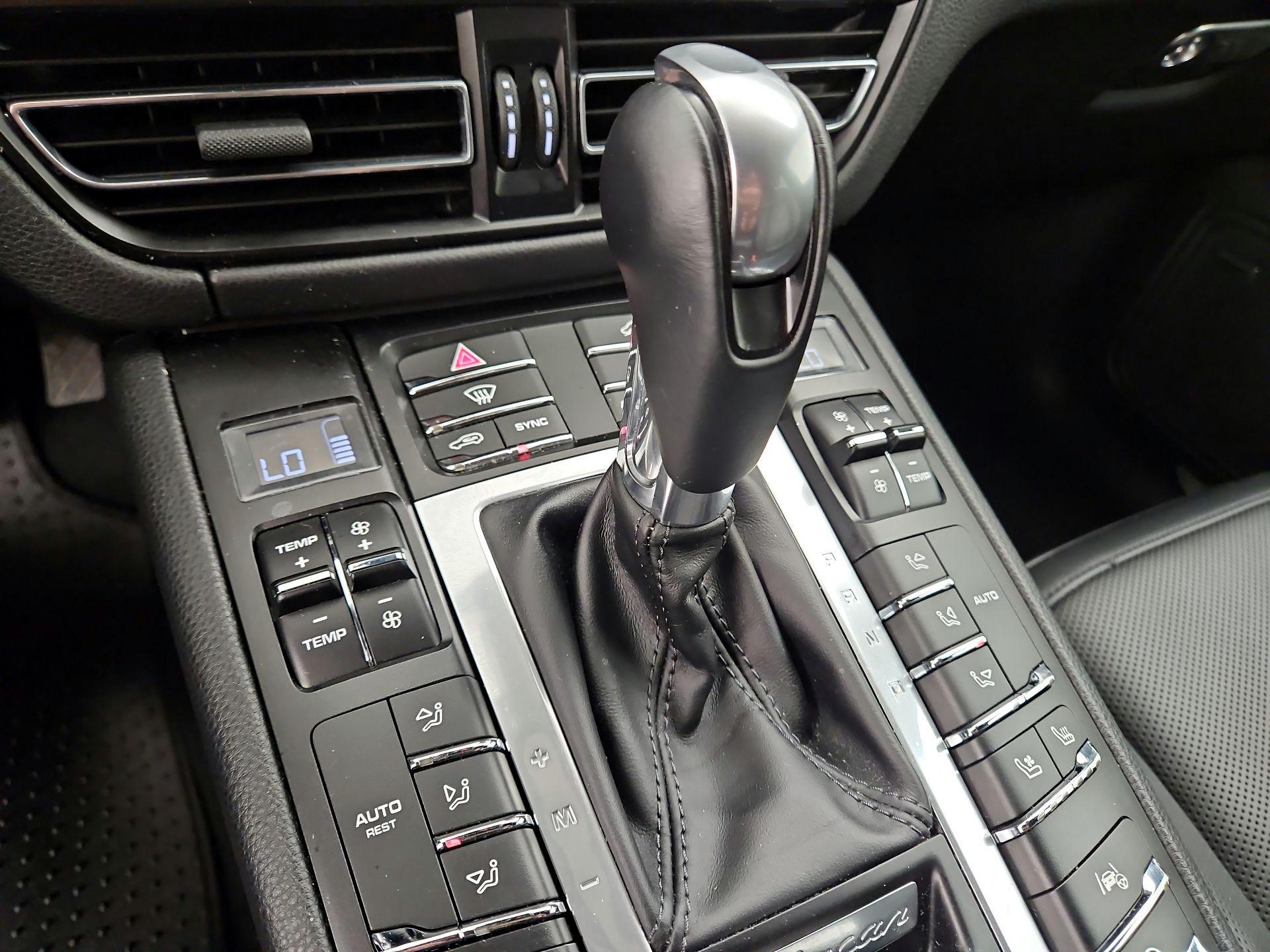 Thumbnail: 2020 Porsche Macan - 18