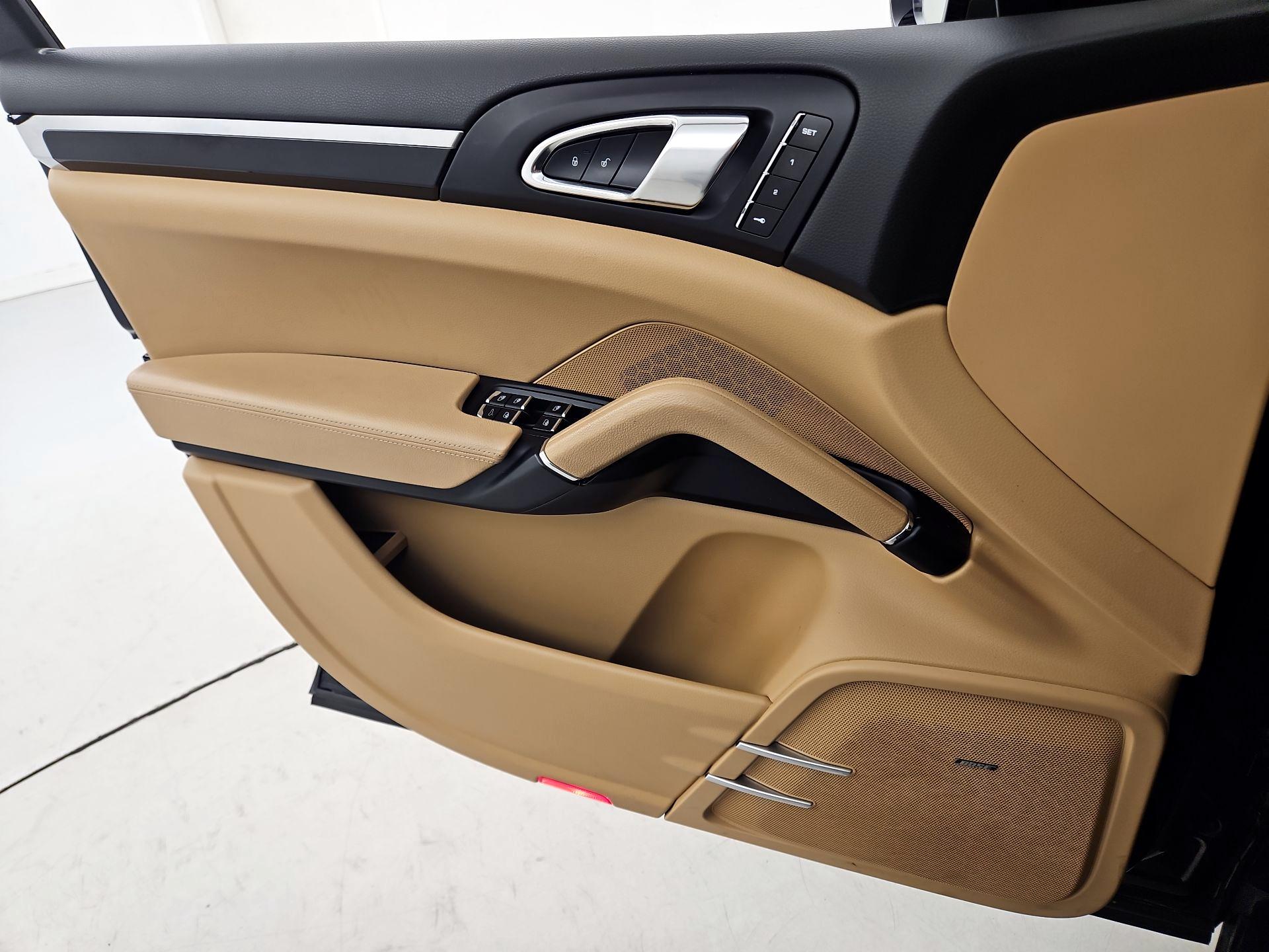 Thumbnail: 2018 Porsche Cayenne - 12