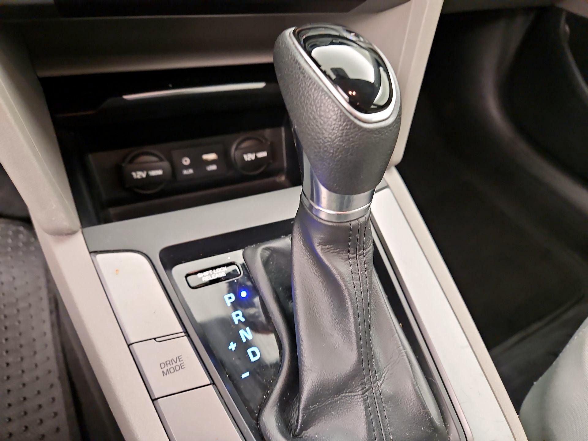 Thumbnail: 2017 Hyundai Elantra - 16