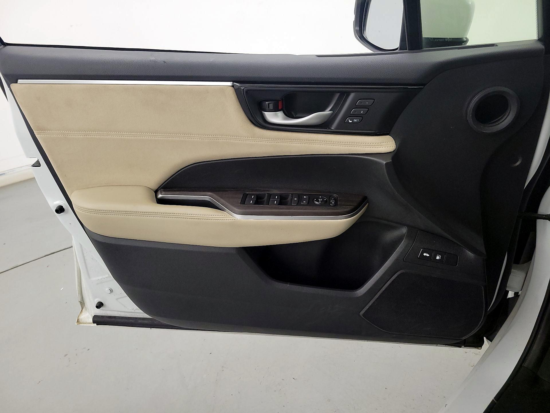 Thumbnail: 2018 Honda Clarity - 12