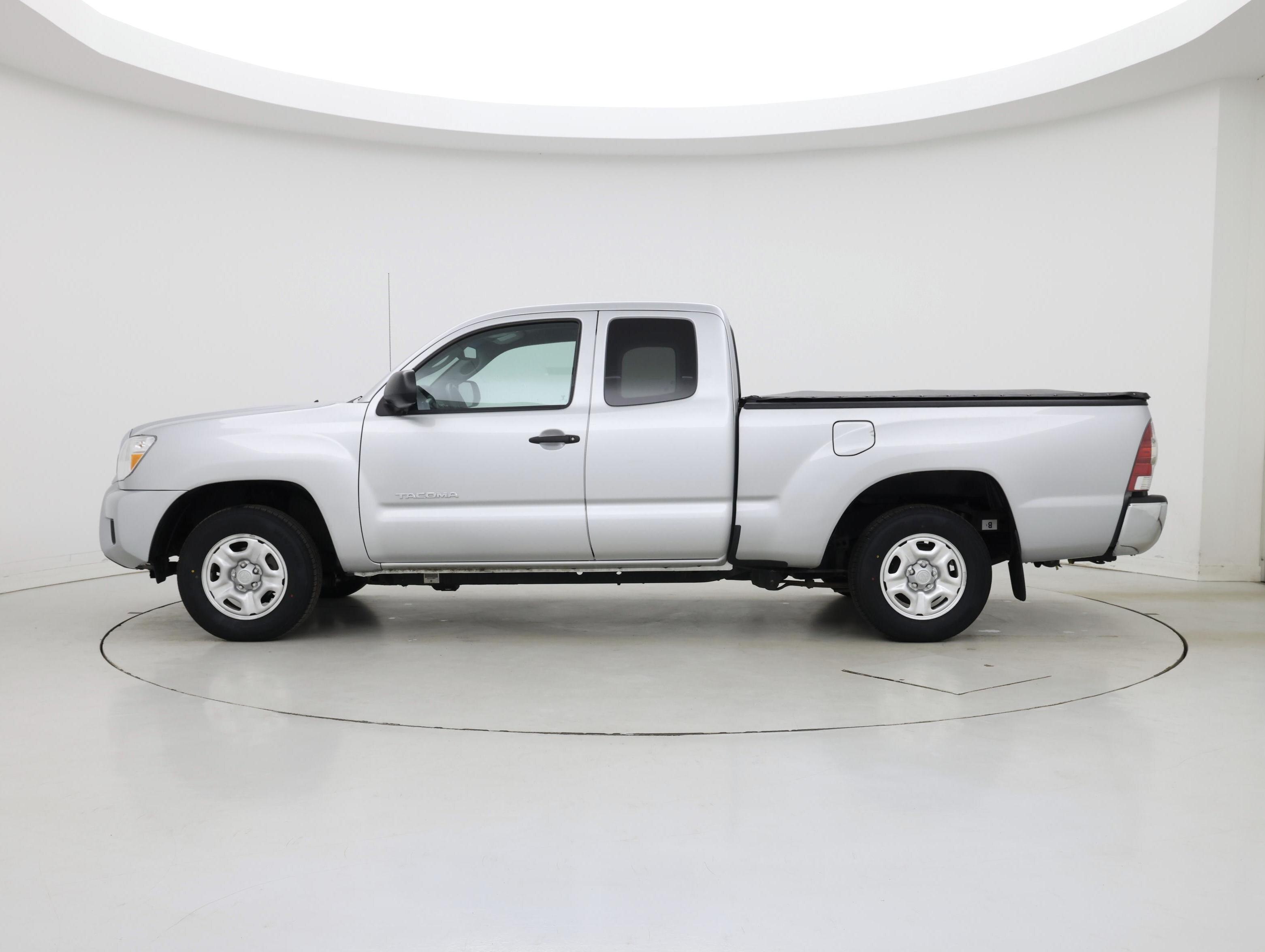 Thumbnail: 2013 Toyota Tacoma - 3