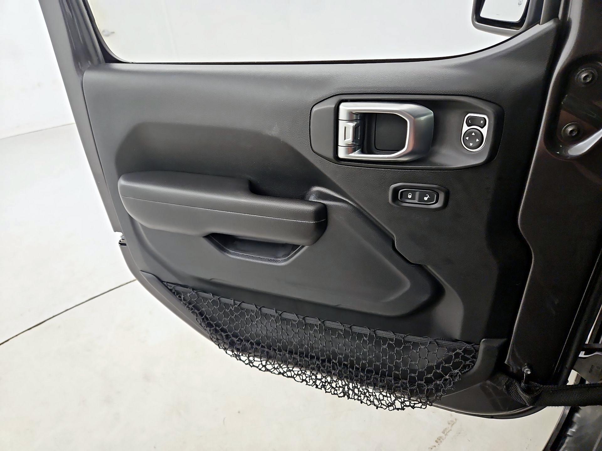Thumbnail: 2018 Jeep Wrangler - 12