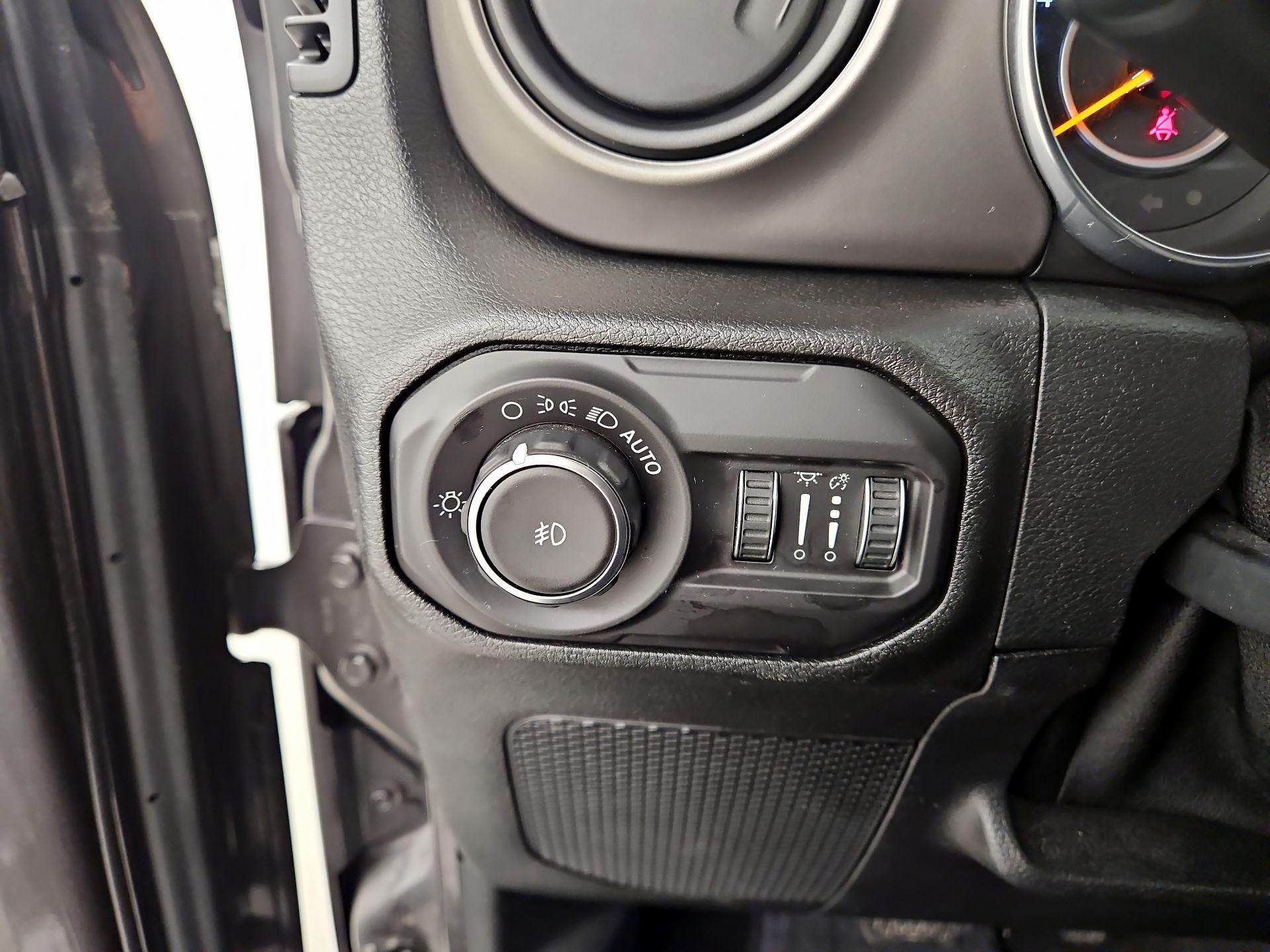 Thumbnail: 2018 Jeep Wrangler - 13