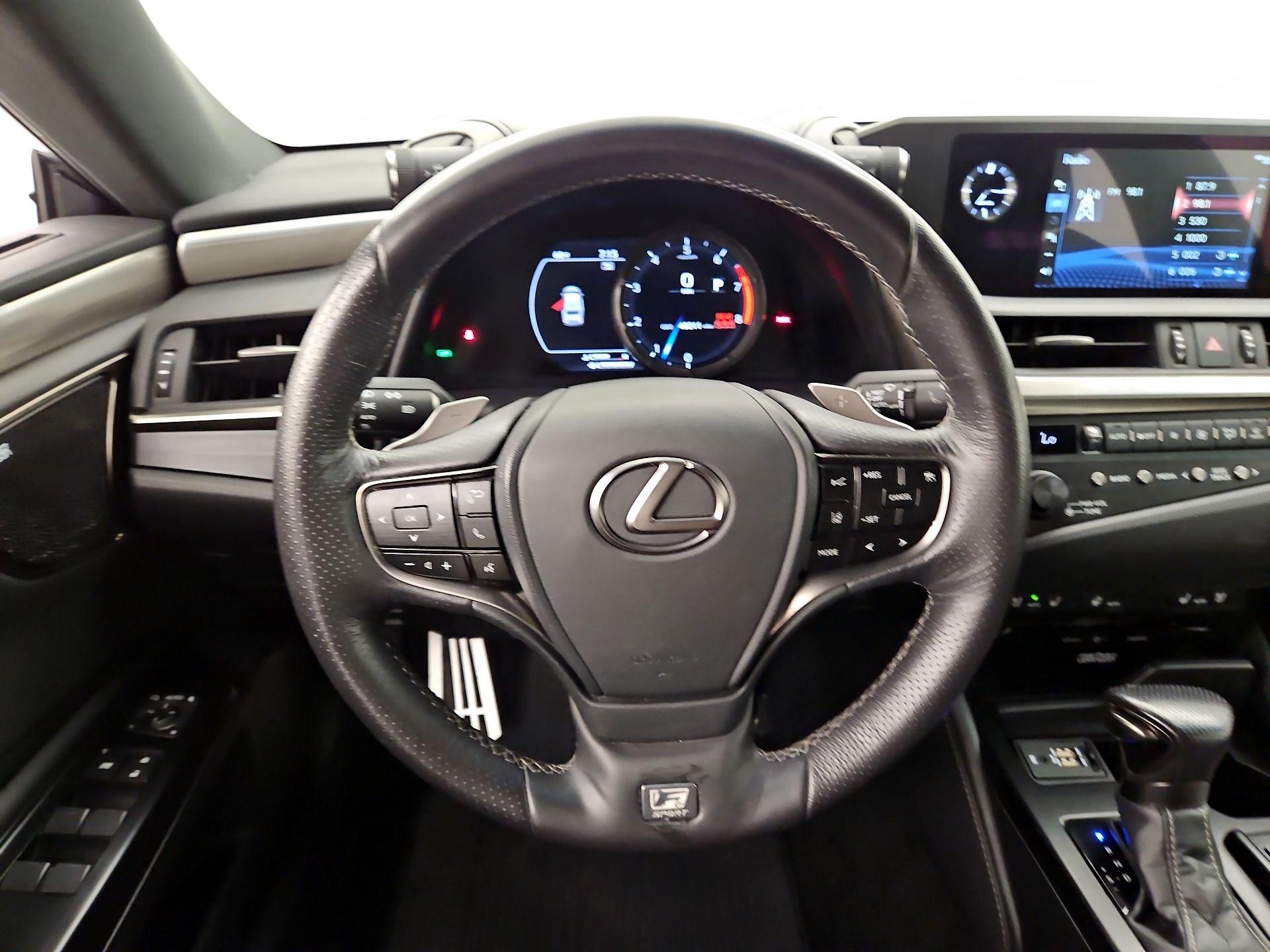 Thumbnail: 2020 Lexus ES - 10