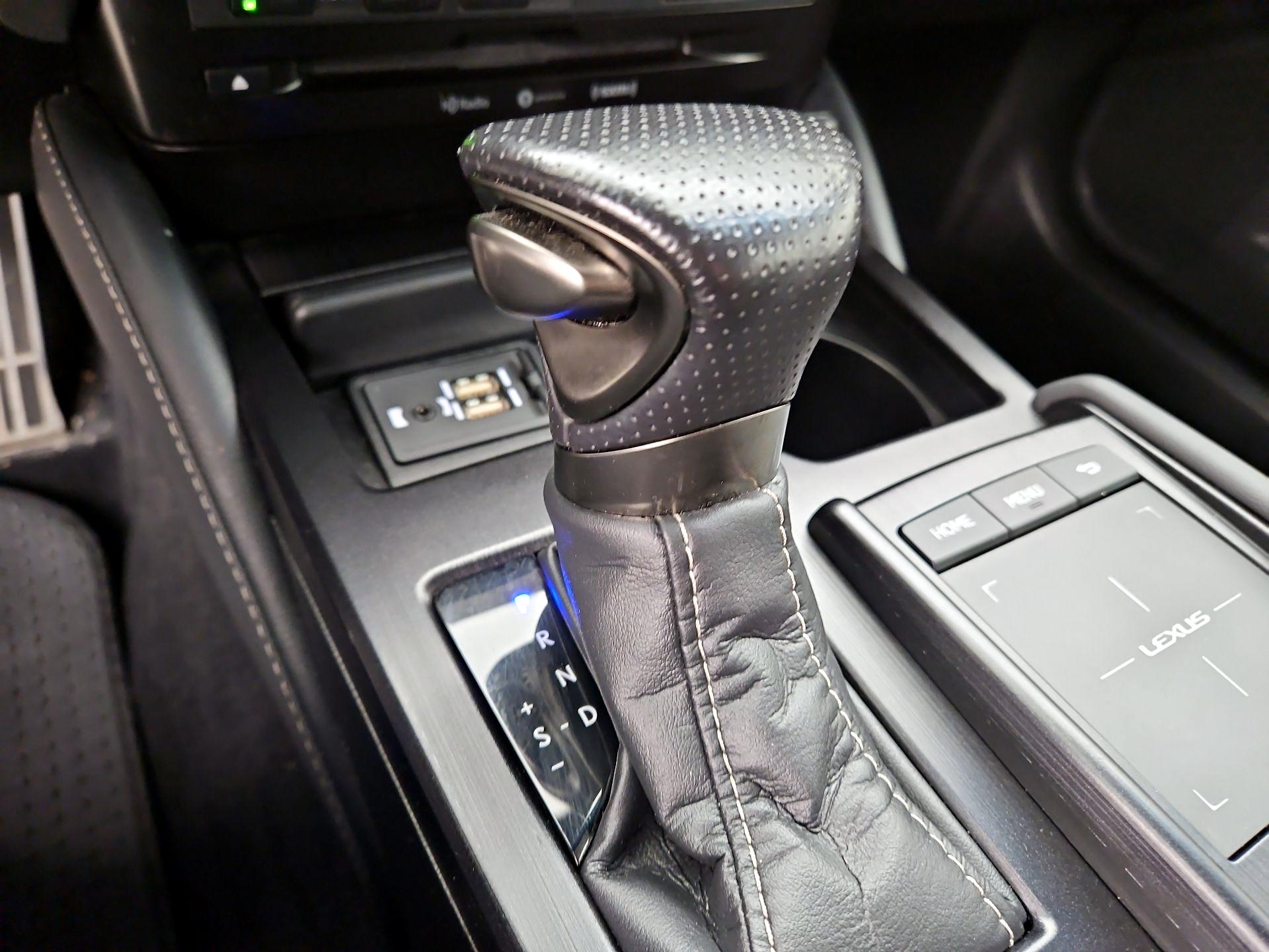 Thumbnail: 2020 Lexus ES - 17