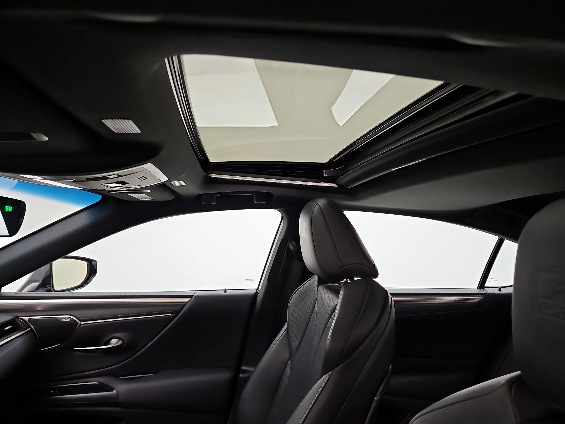 Thumbnail: 2020 Lexus ES - 19