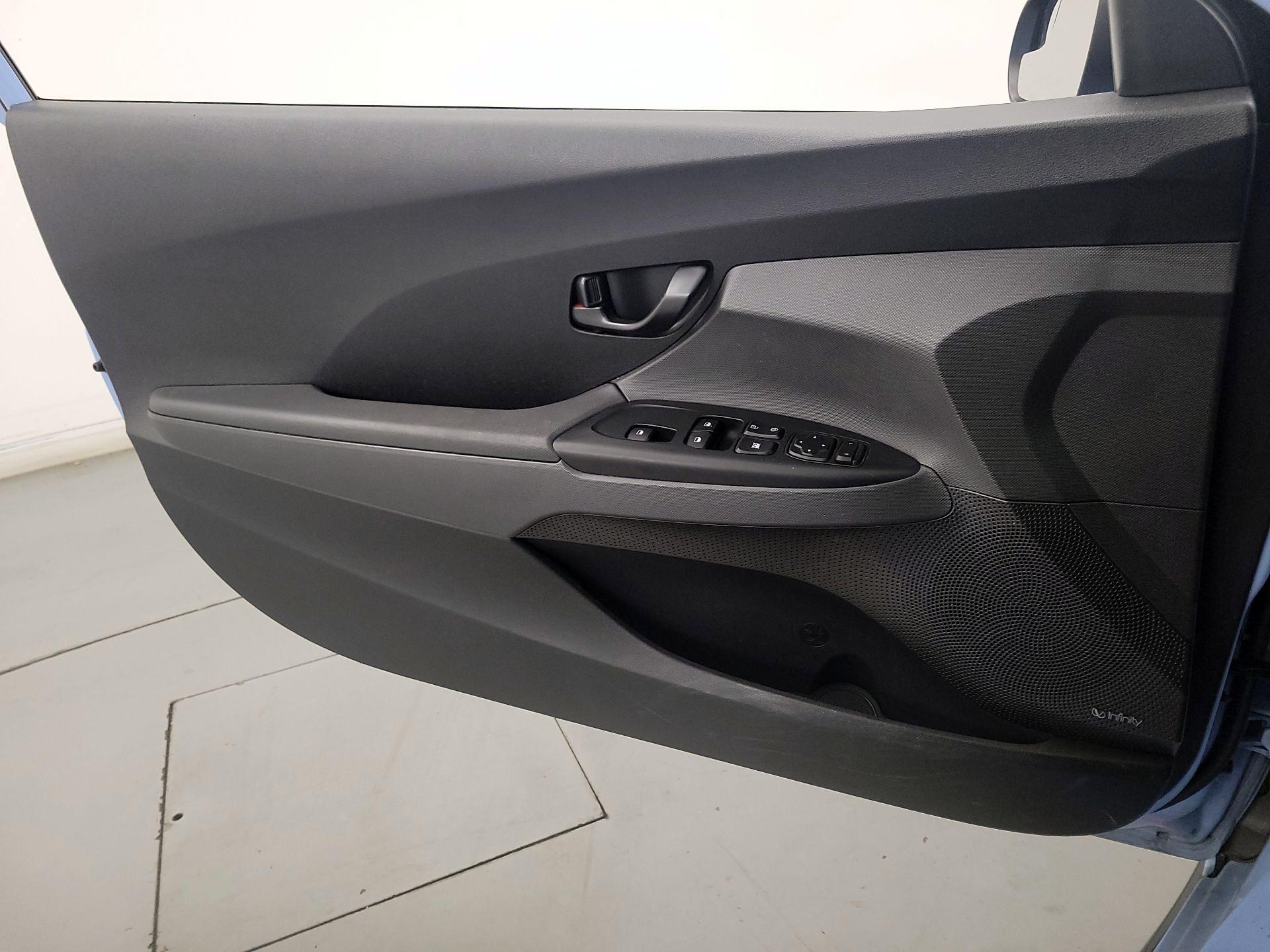 Thumbnail: 2020 Hyundai Veloster - 12