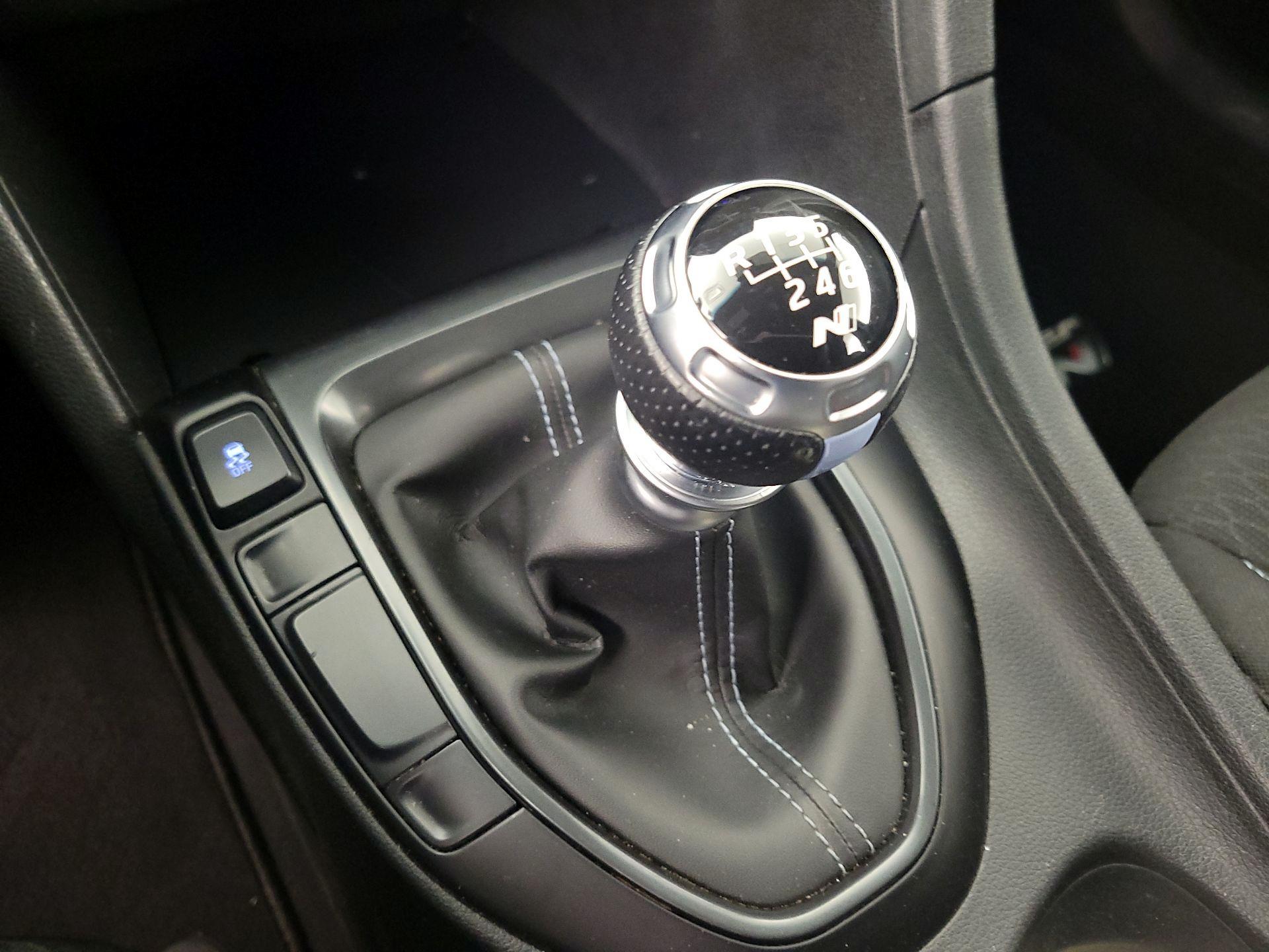 Thumbnail: 2020 Hyundai Veloster - 17