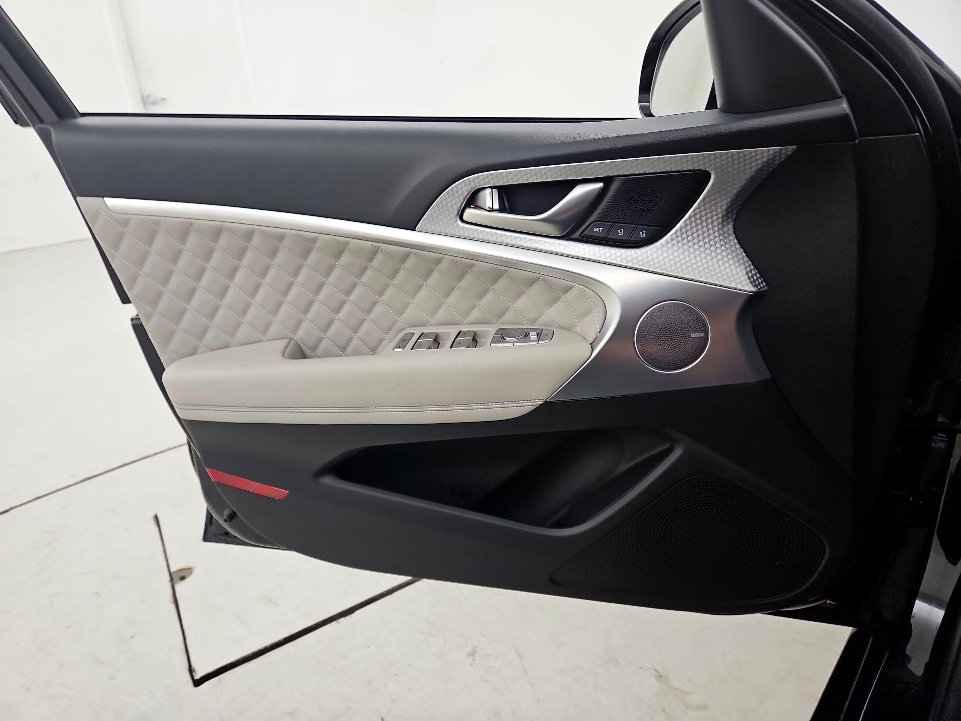 Thumbnail: 2023 Genesis G70 - 12