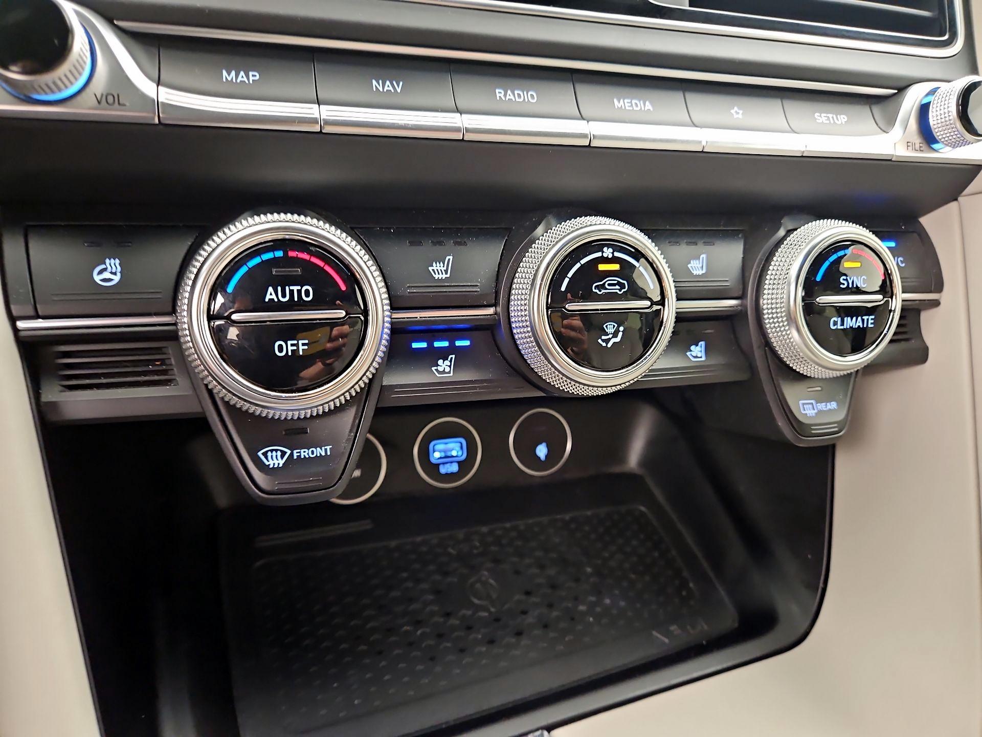 Thumbnail: 2023 Genesis G70 - 17