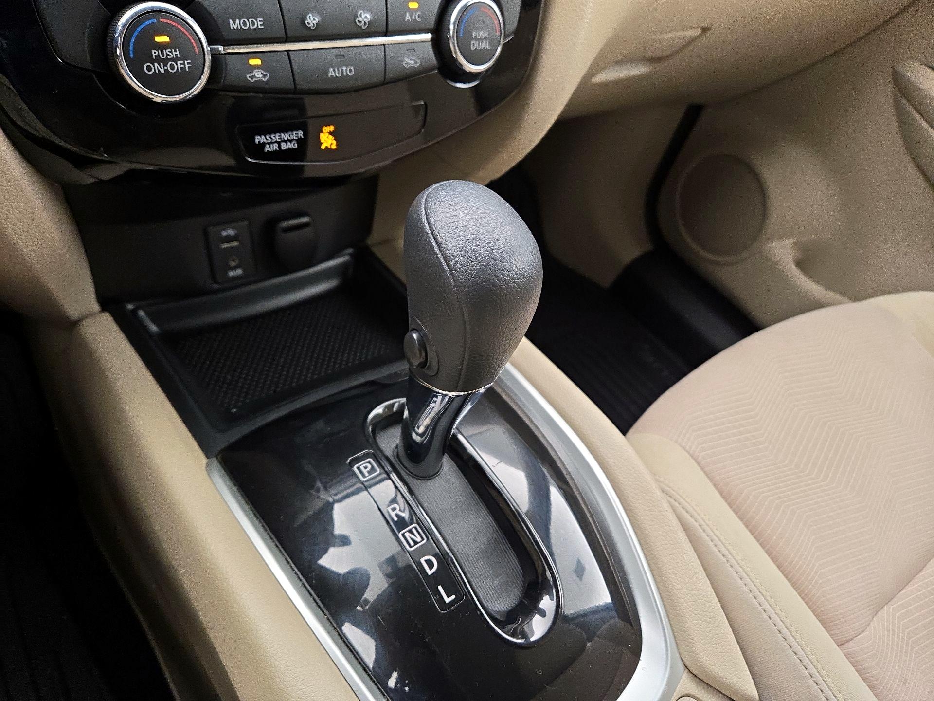 Thumbnail: 2016 Nissan Rogue - 17